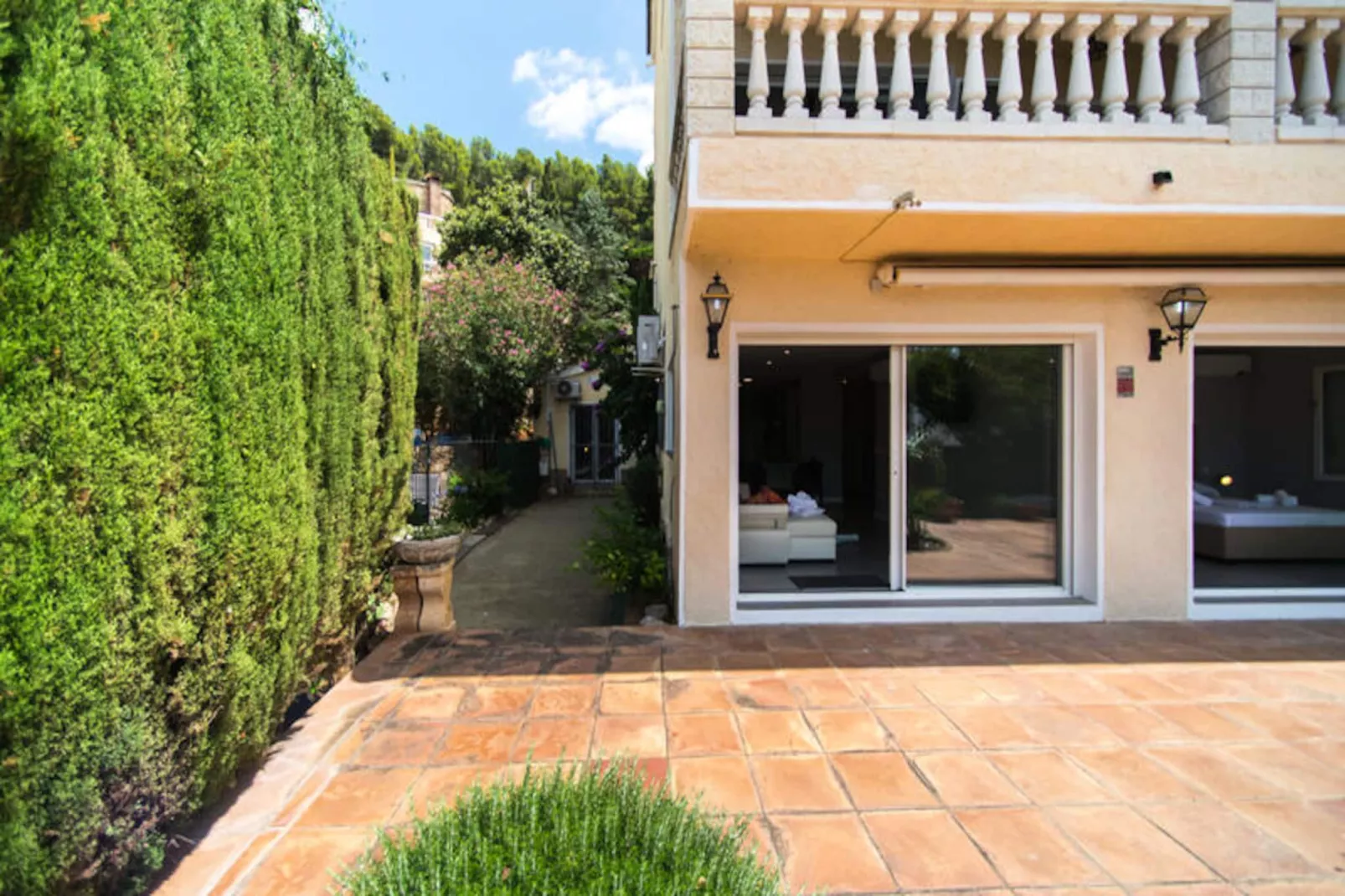 Maison à Roses-Niet-getagd