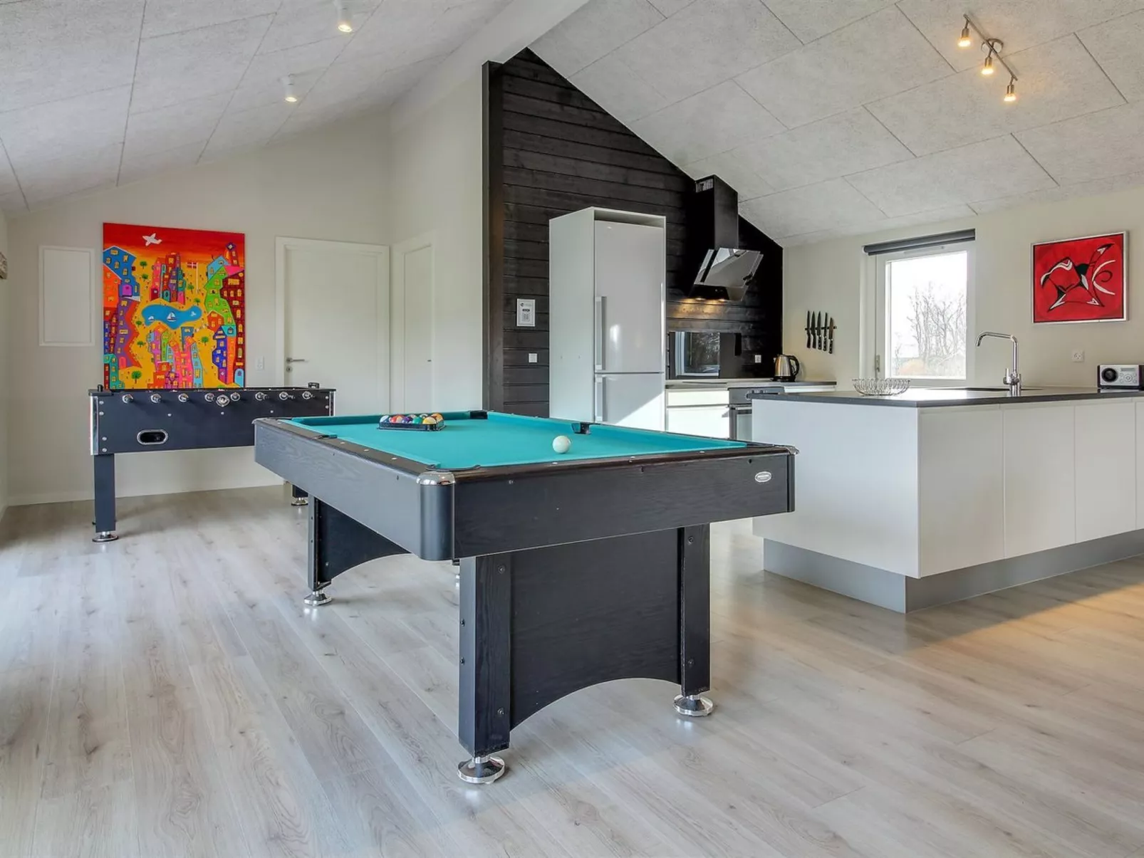 "Yakari" - 300m from the sea-Binnen