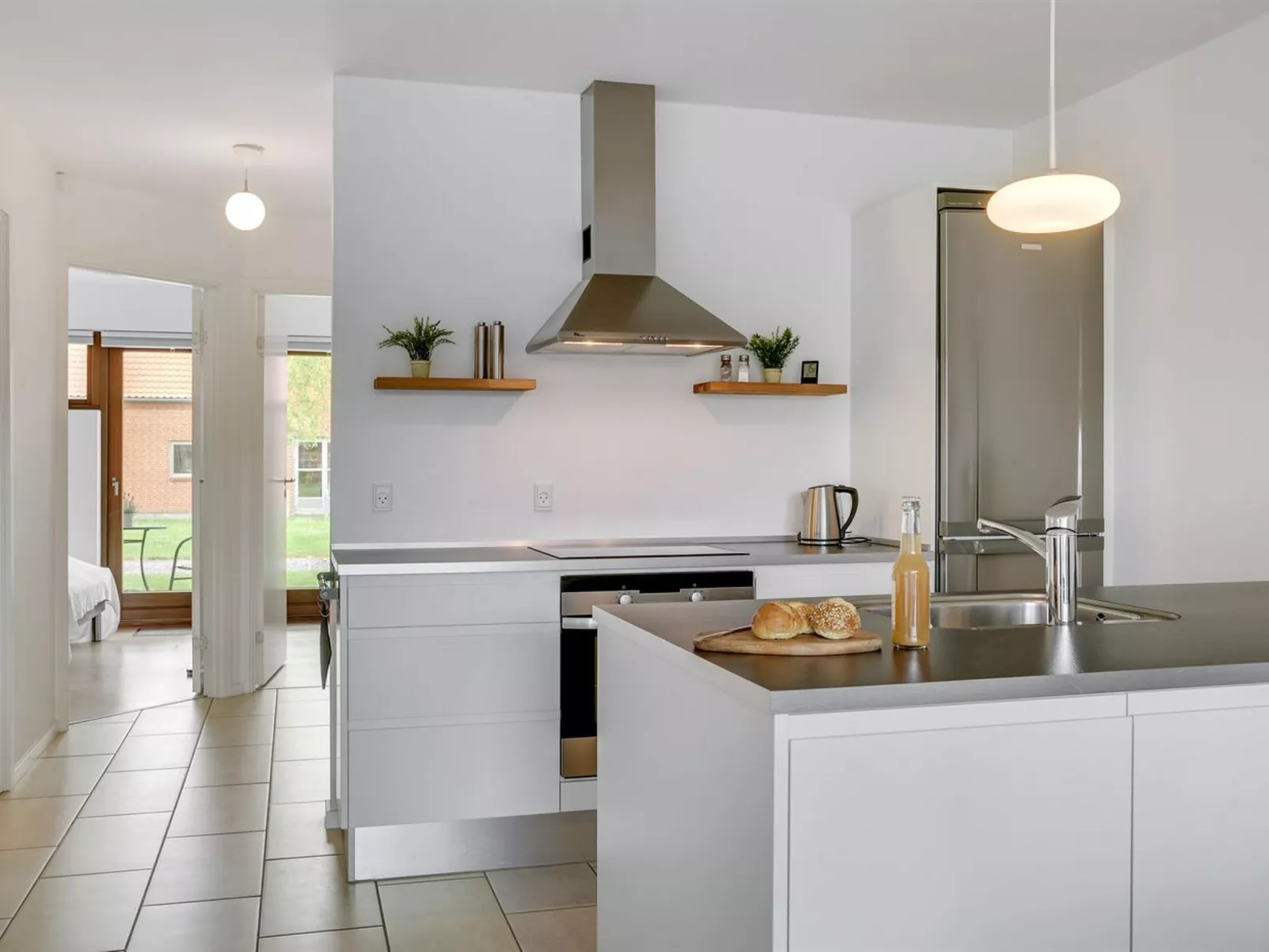 "Allyson" - 450m from the sea-Binnen