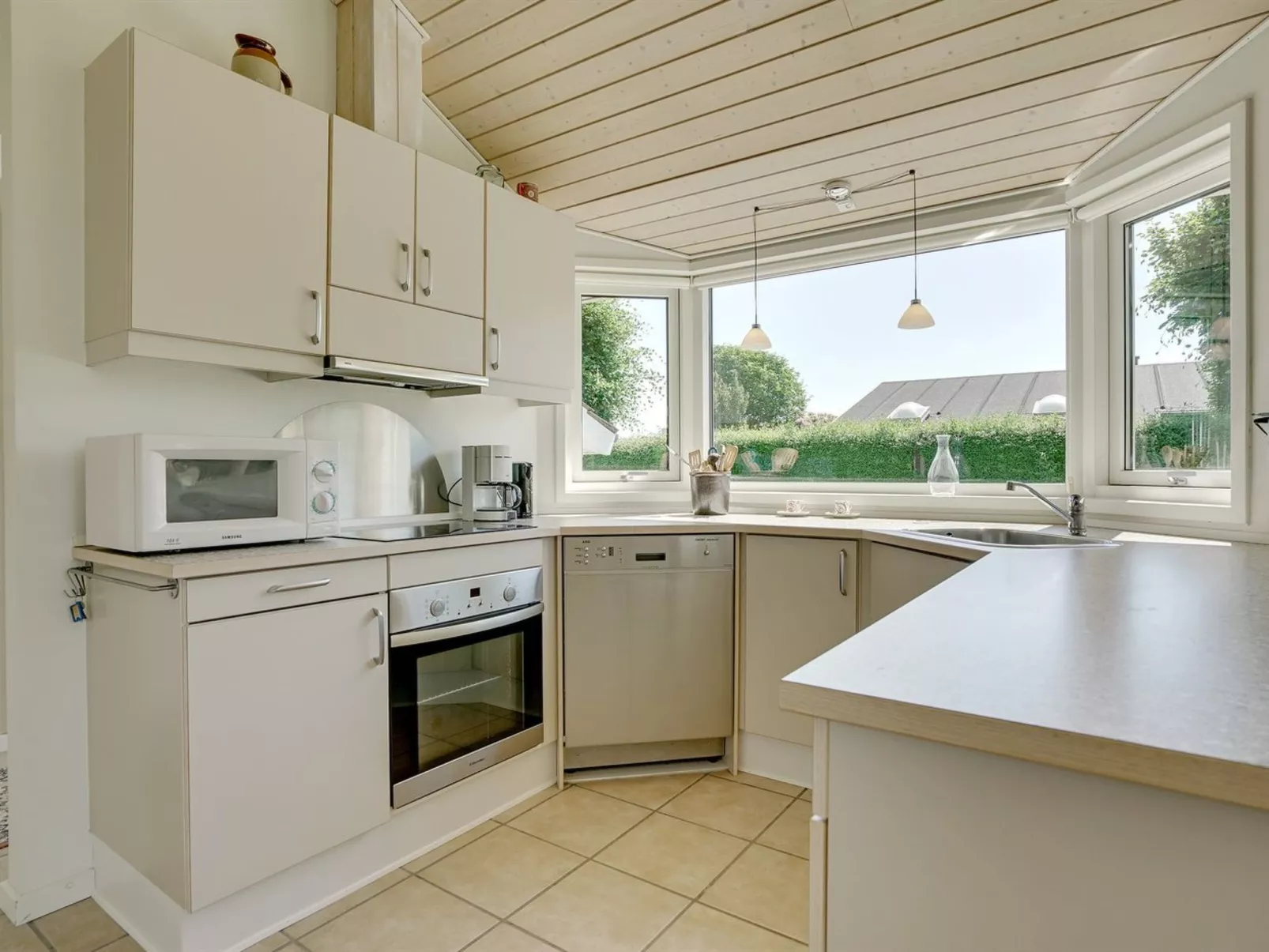 "Maybritt" - 100m from the sea-Binnen