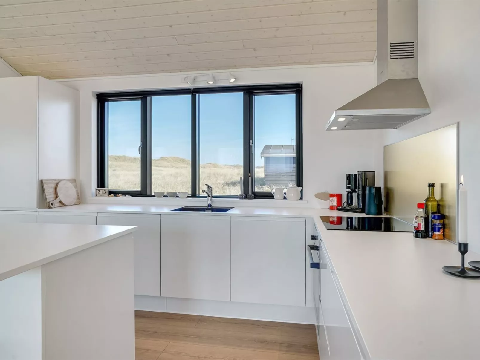 "Aiko" - 50m from the sea-Binnen