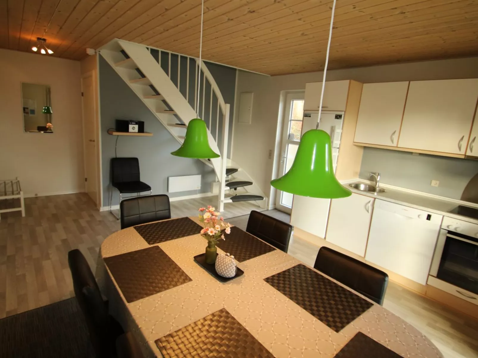 "Babette" - 75m to the fjord-Binnen