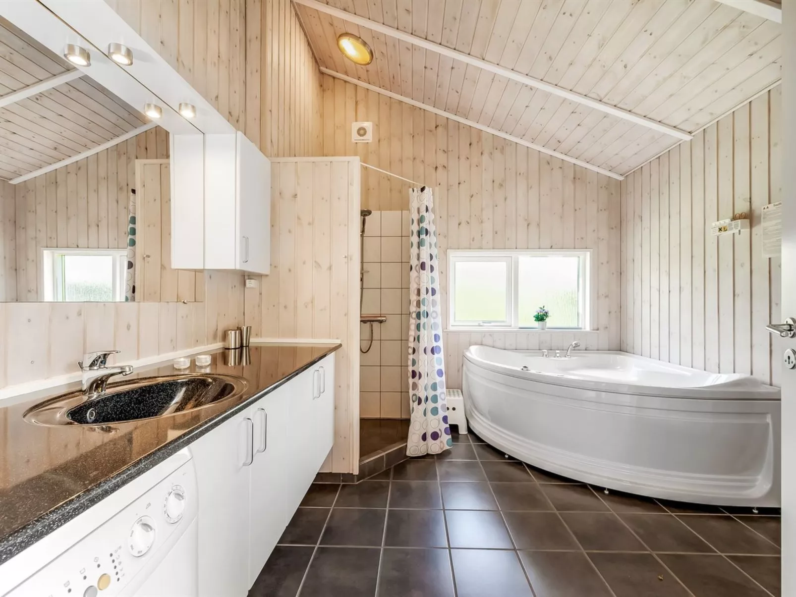 "Karlsefni" - 600m to the fjord-Binnen