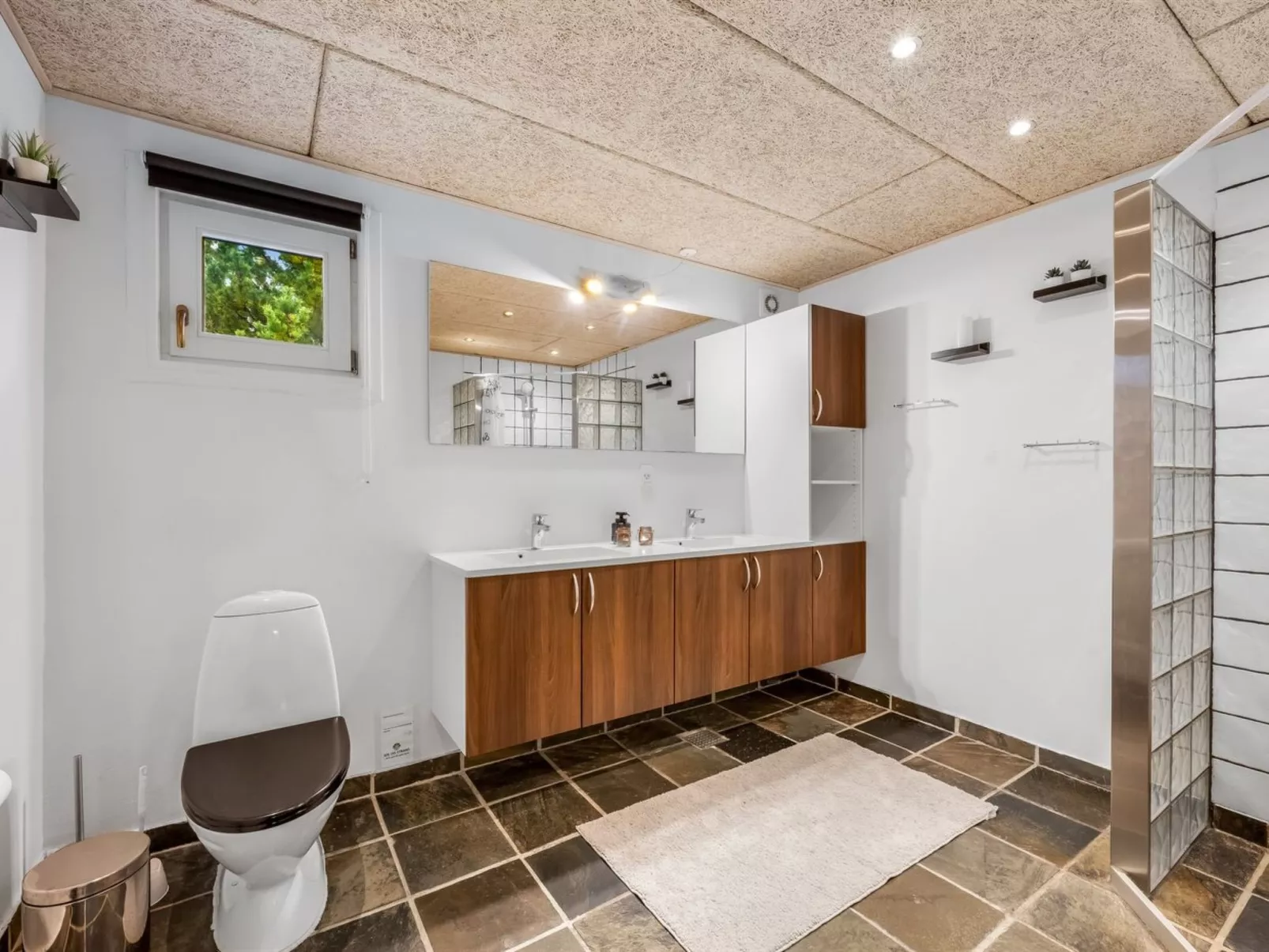 "Yvonna" - 350m to the fjord-Binnen