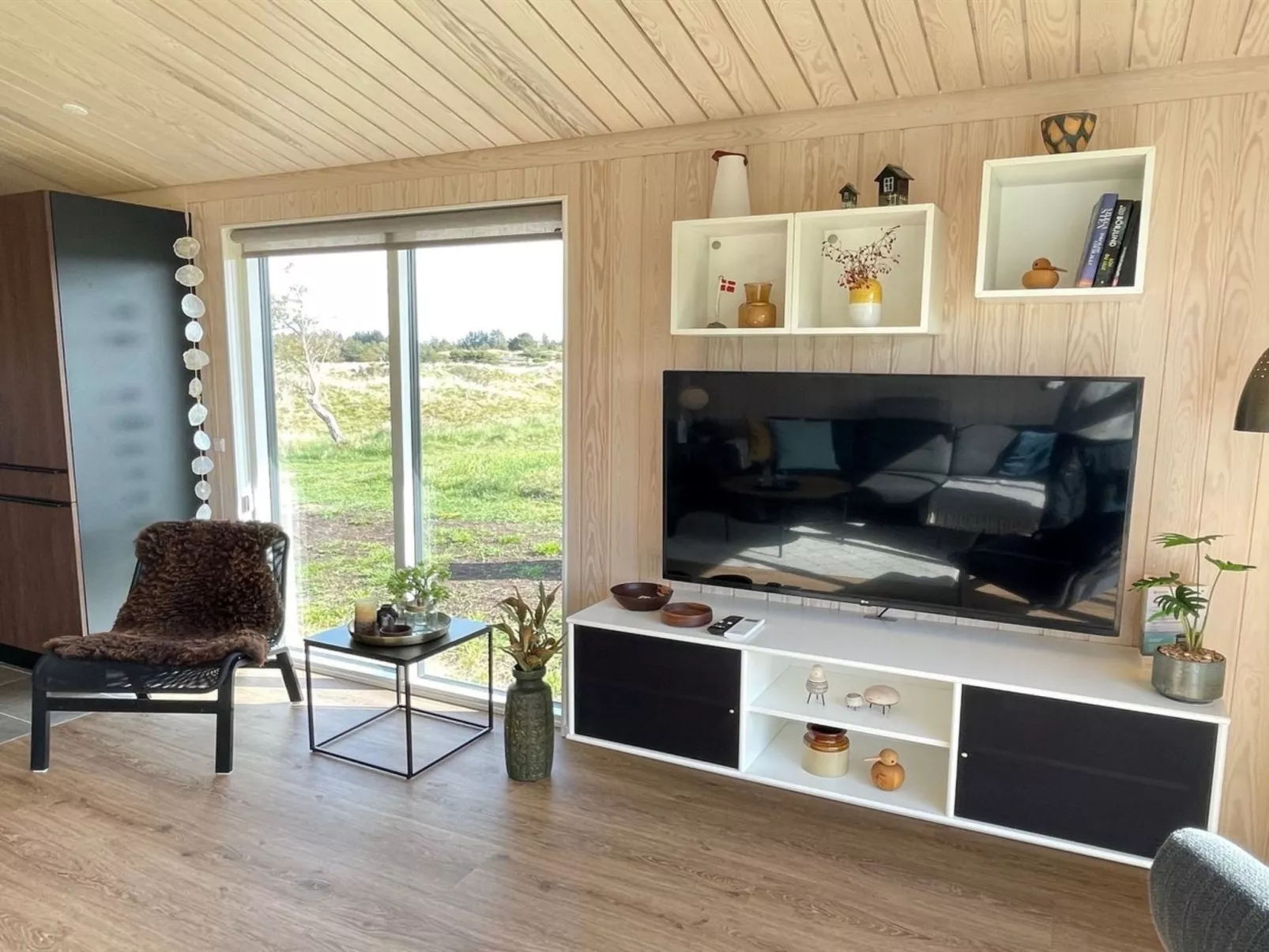 "Hinda" - 1.2km from the sea-Binnen