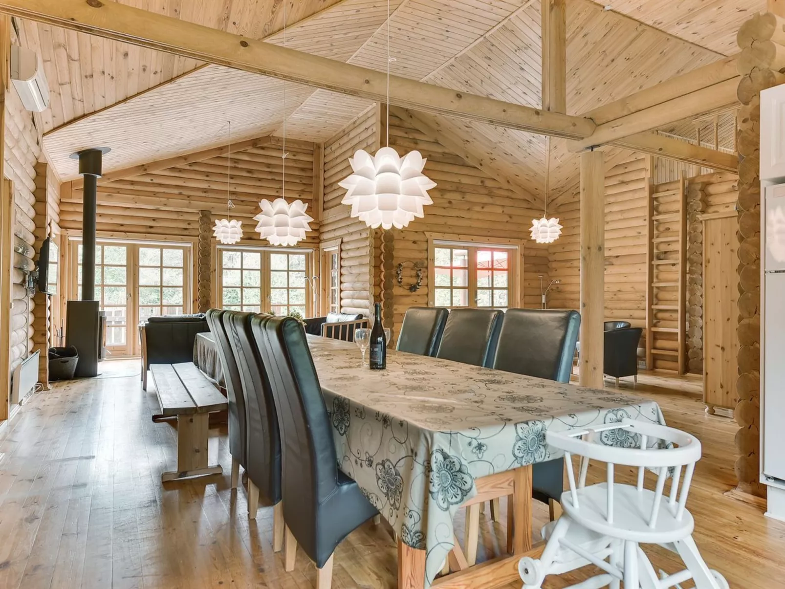 "Frederica" - 30km from the sea-Binnen