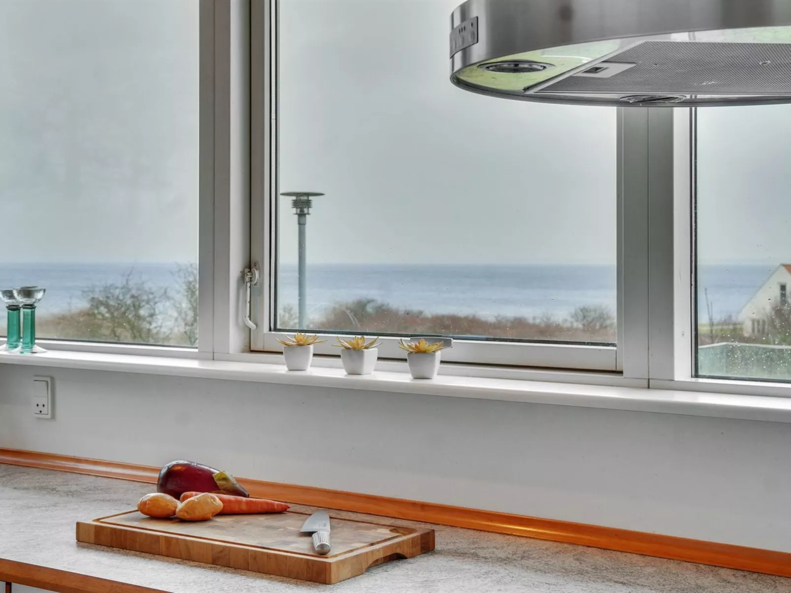 "Sahid" - 20m from the sea-Binnen