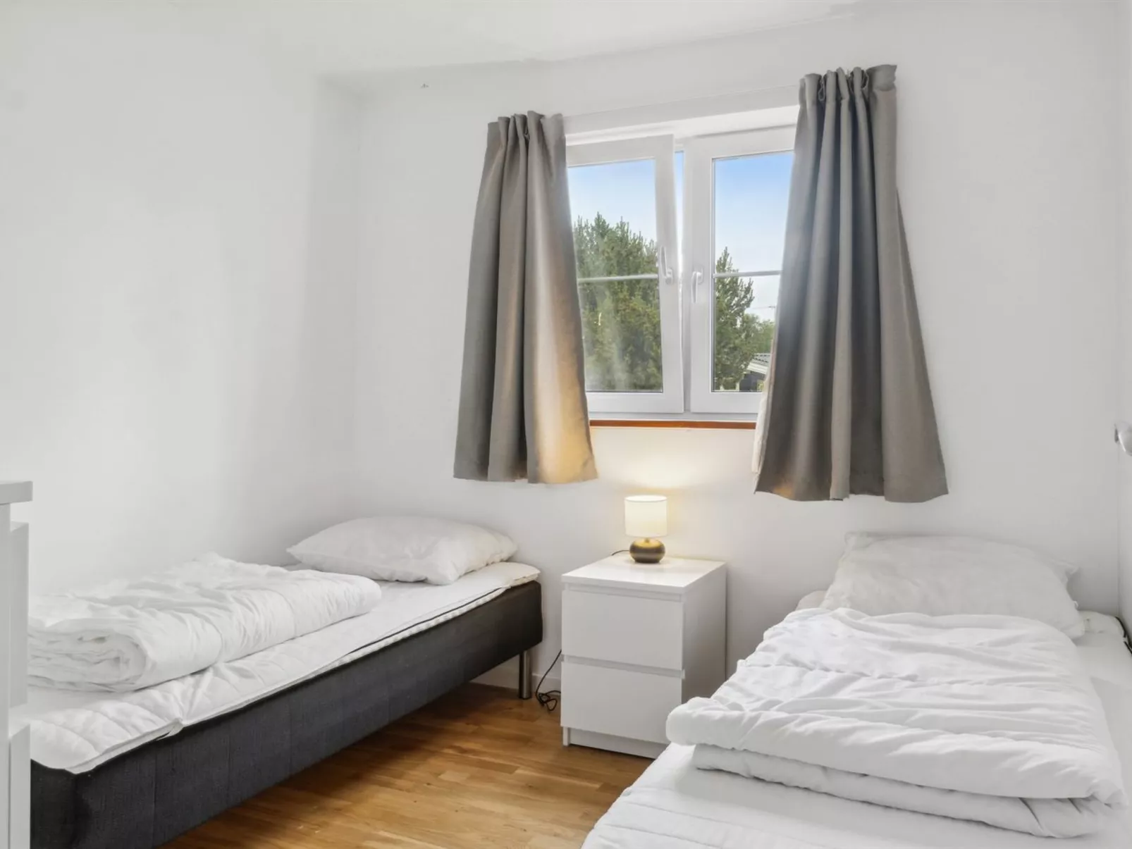 "Bjarka" - 700m from the sea-Binnen