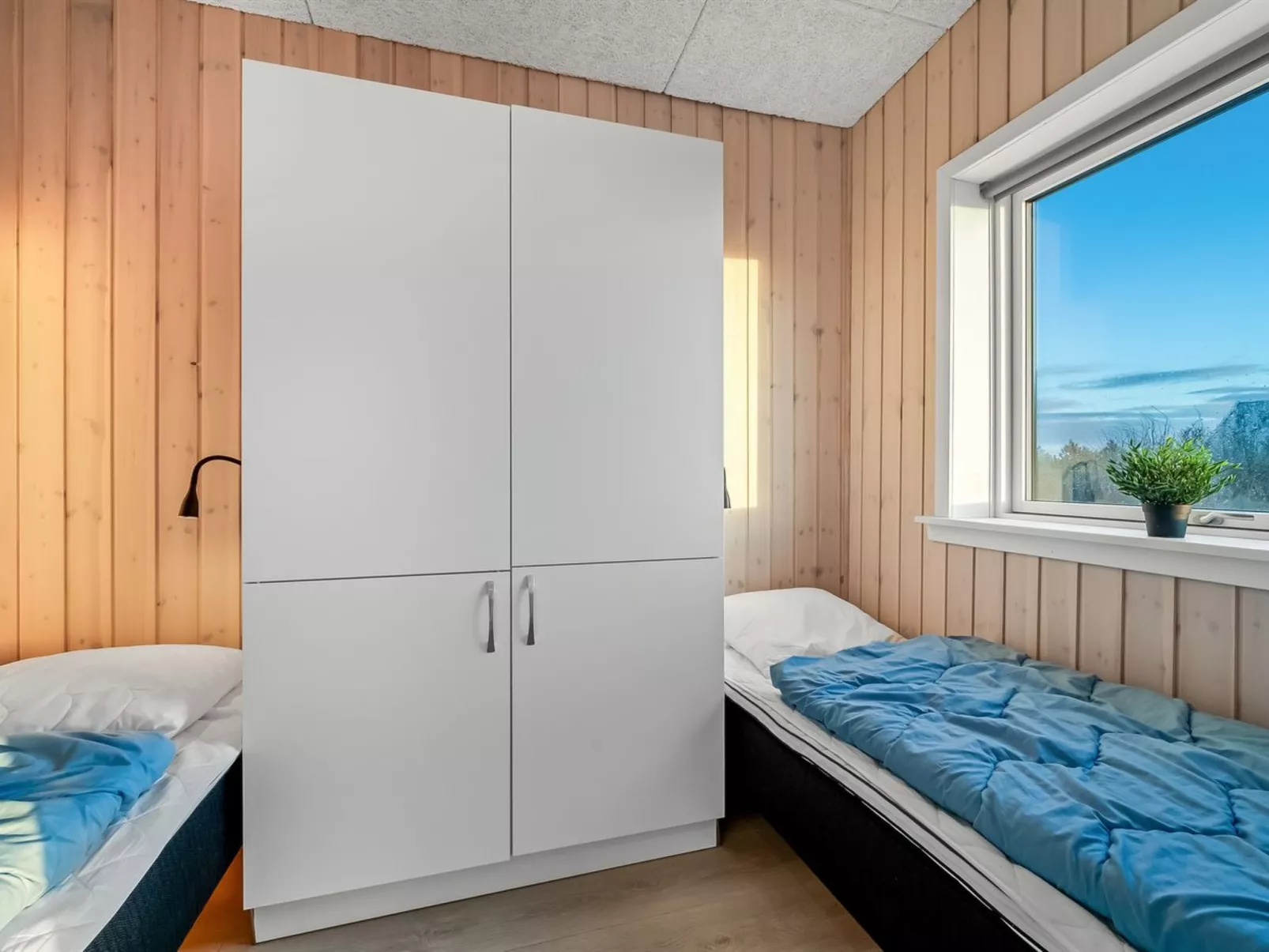 "Marius" - 400m from the sea-Binnen