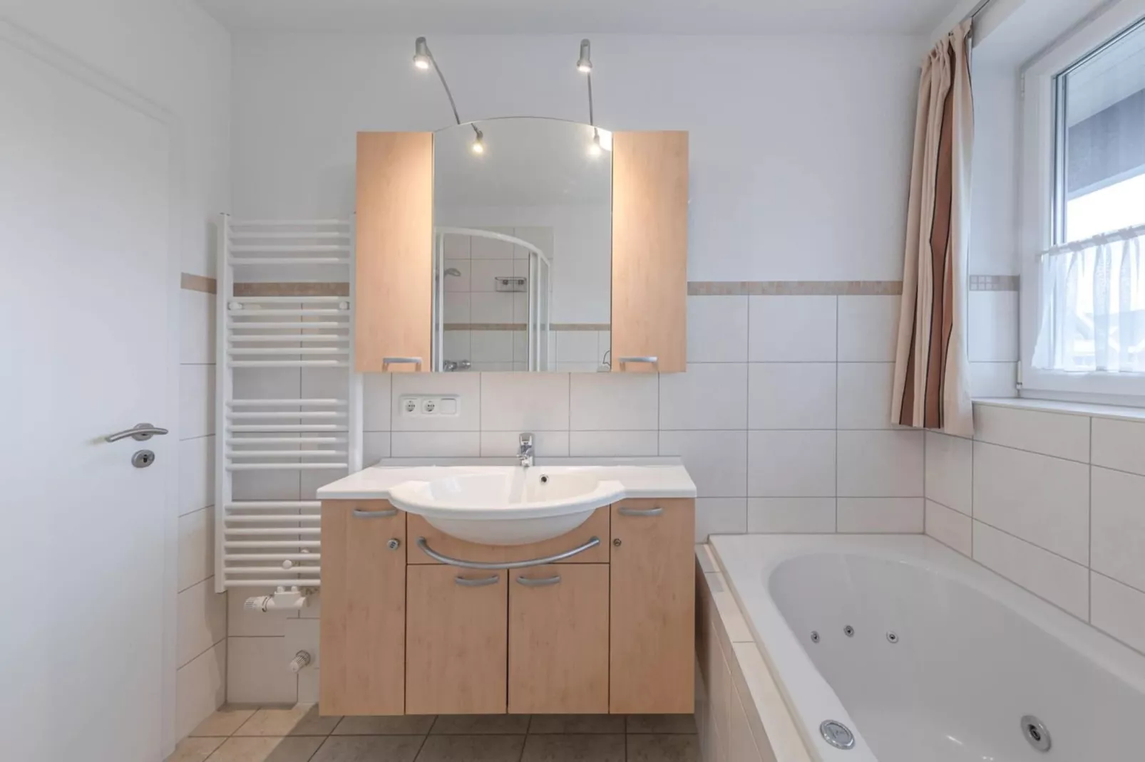 Kapitänsdeck 6 Pers 476-Badkamer