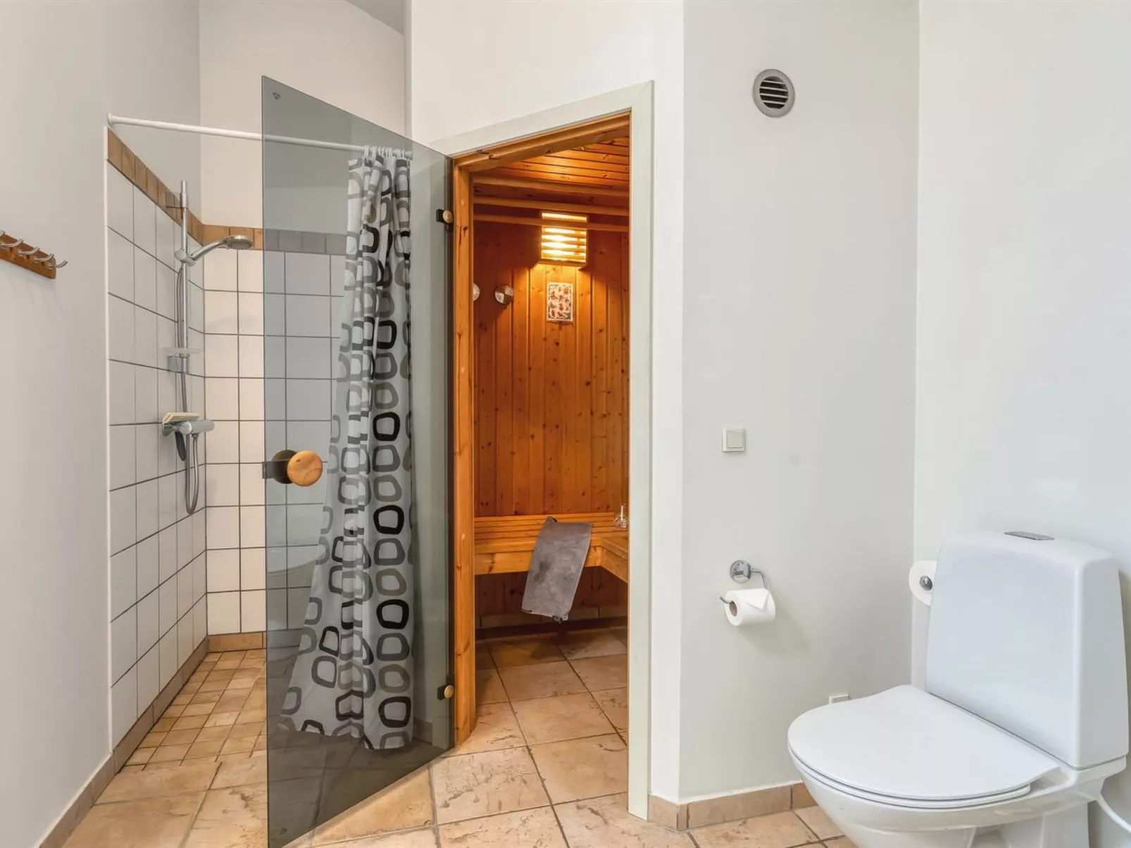 "Era" - 100m from the sea-Binnen