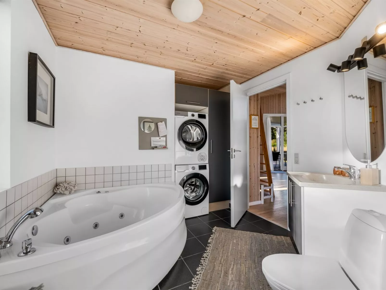 "Kanerva" -  from the sea-Binnen