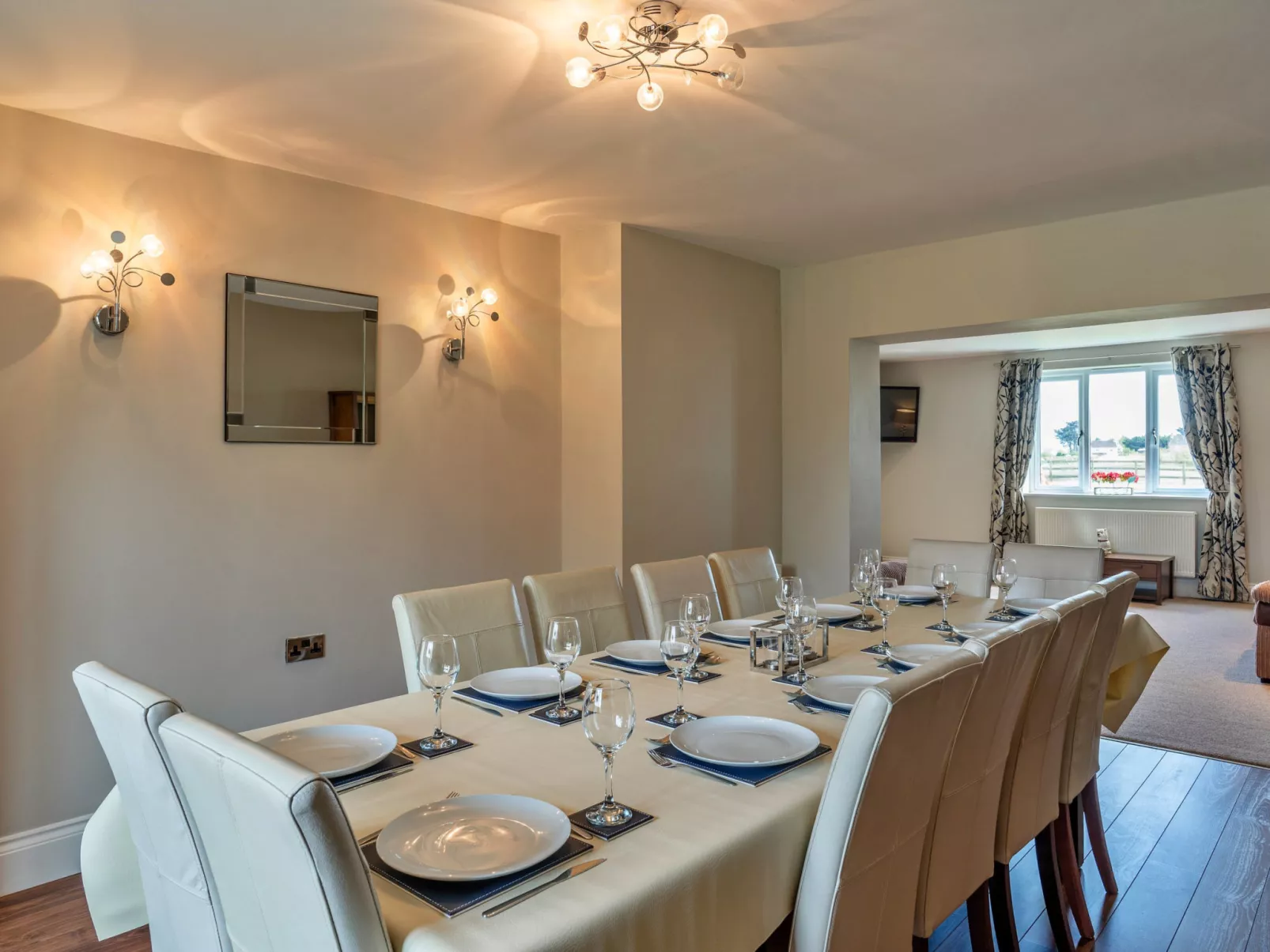 Stone Bow Farmhouse-Binnen