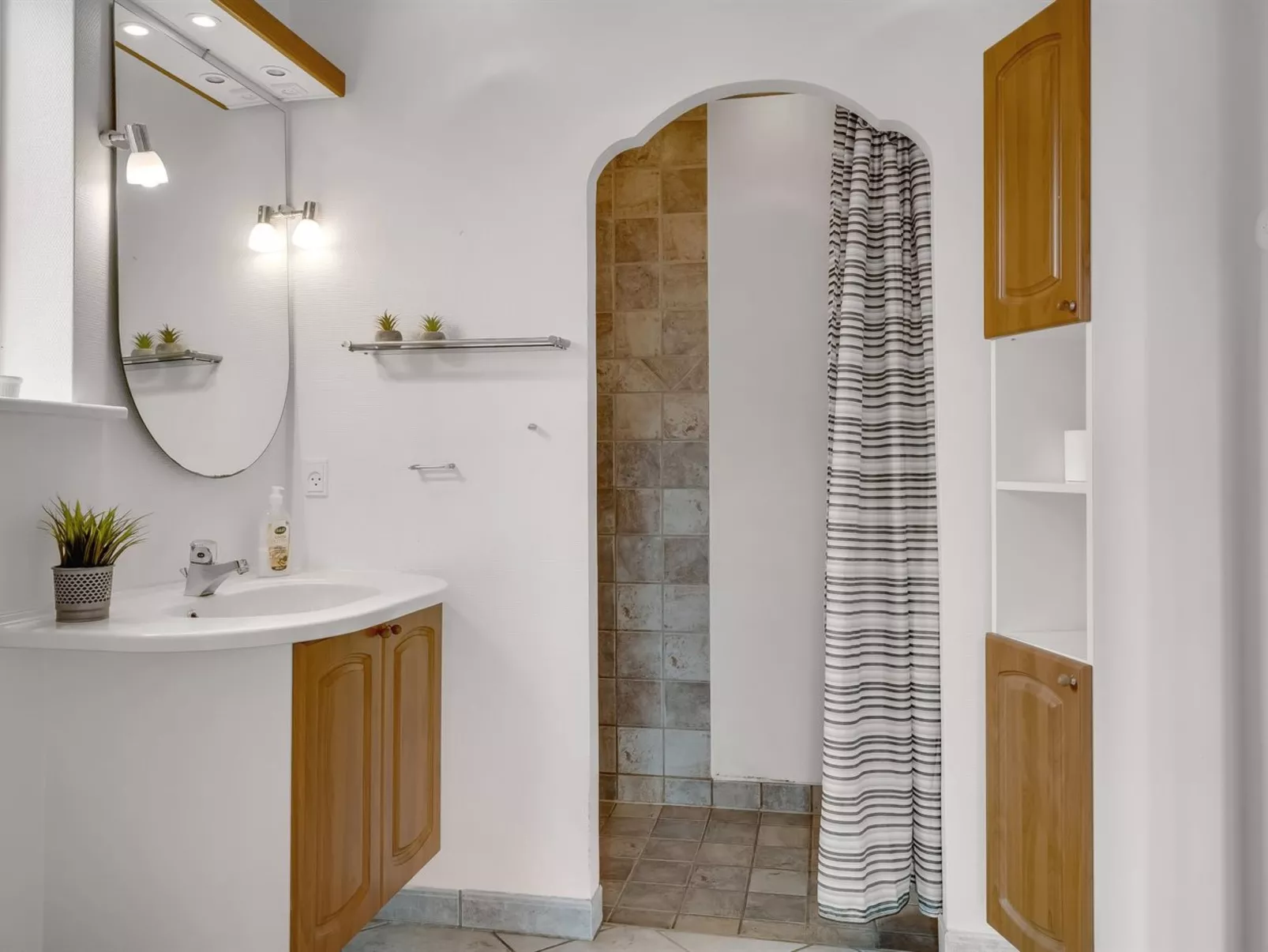 "Nette" - 2km to the fjord-Binnen