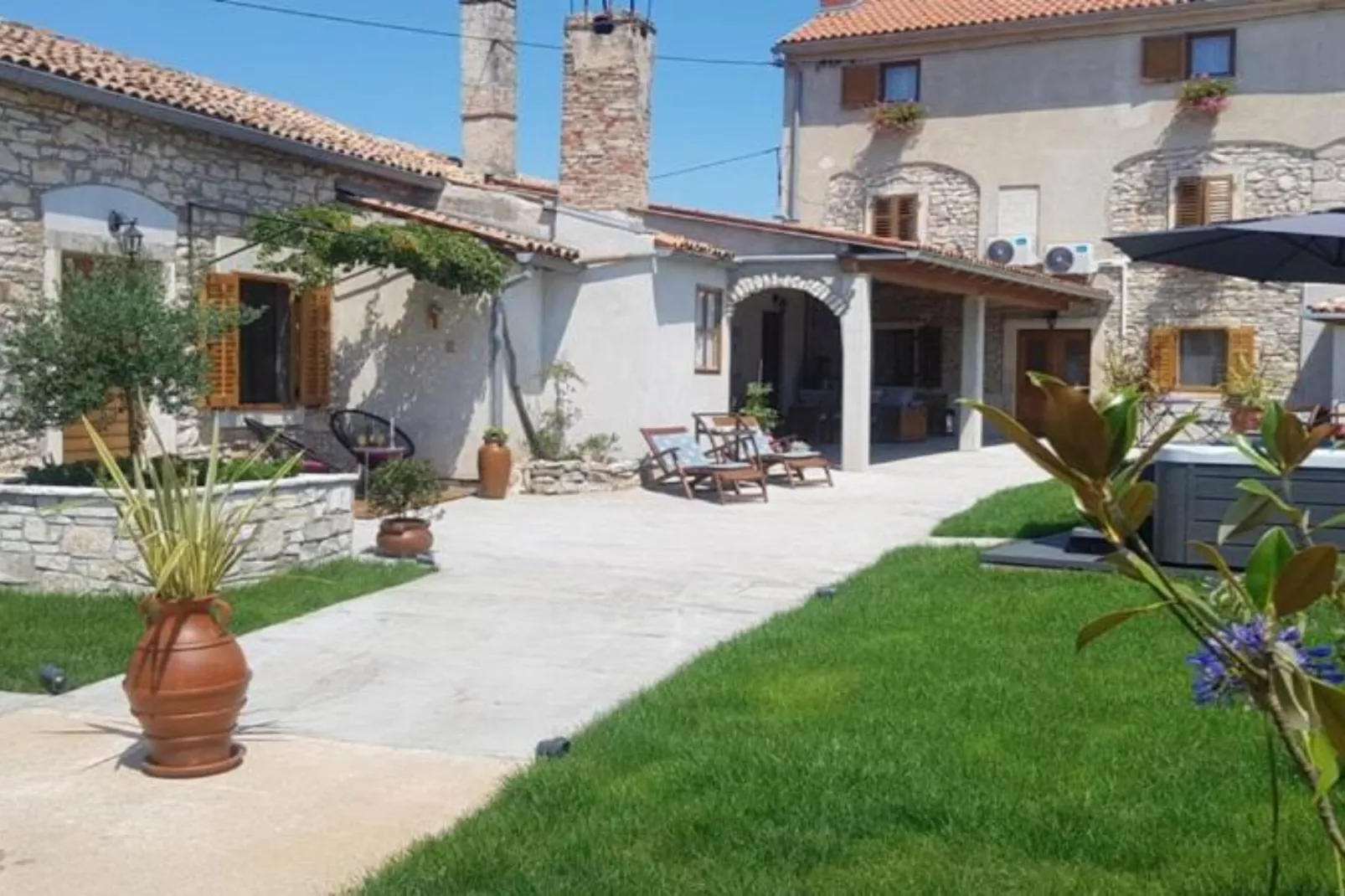 One bedroom apartment (A5)-Buitenlucht