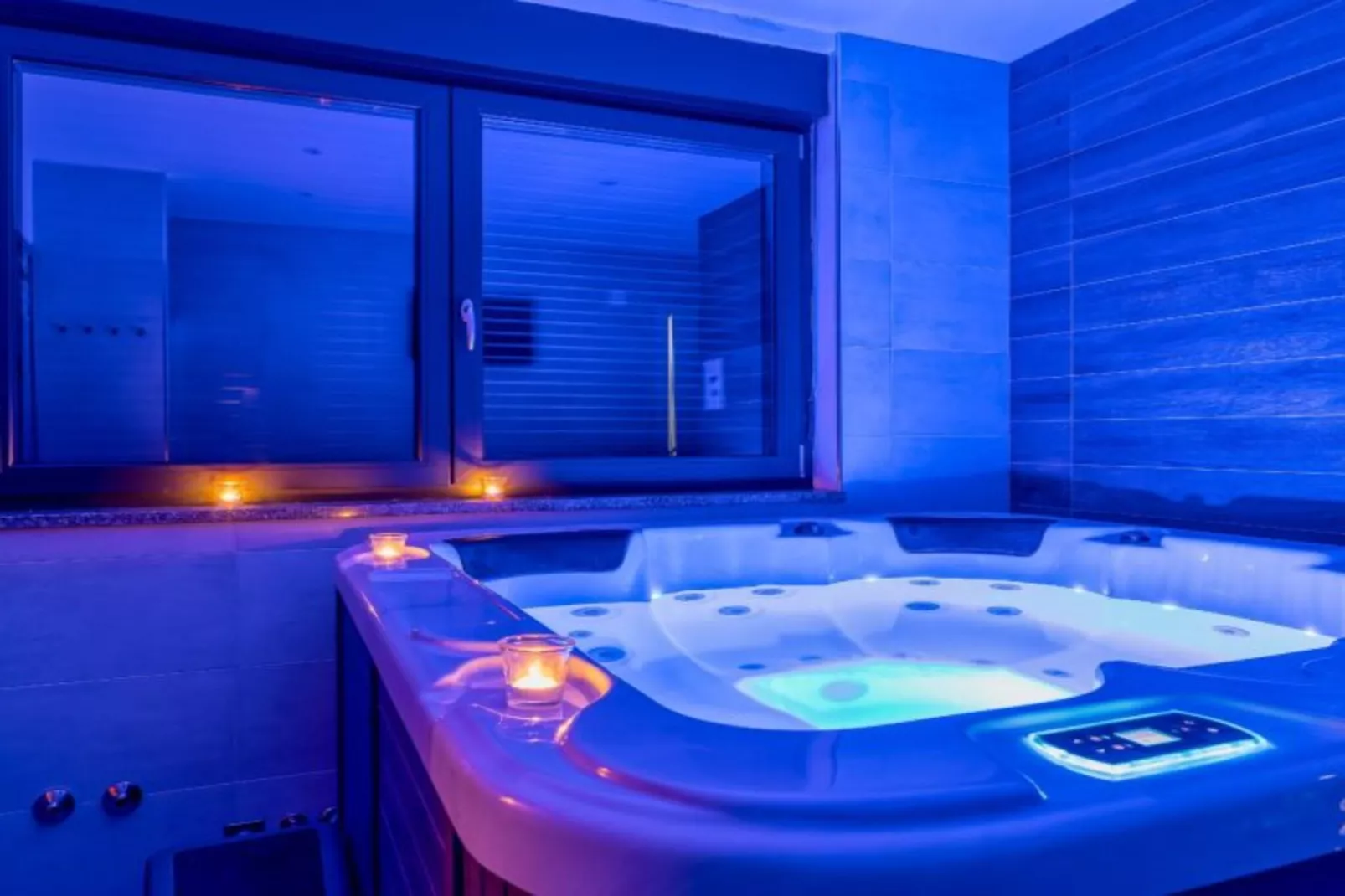 Four Bedroom Holiday House Mali Raj with Pool-Zwembad