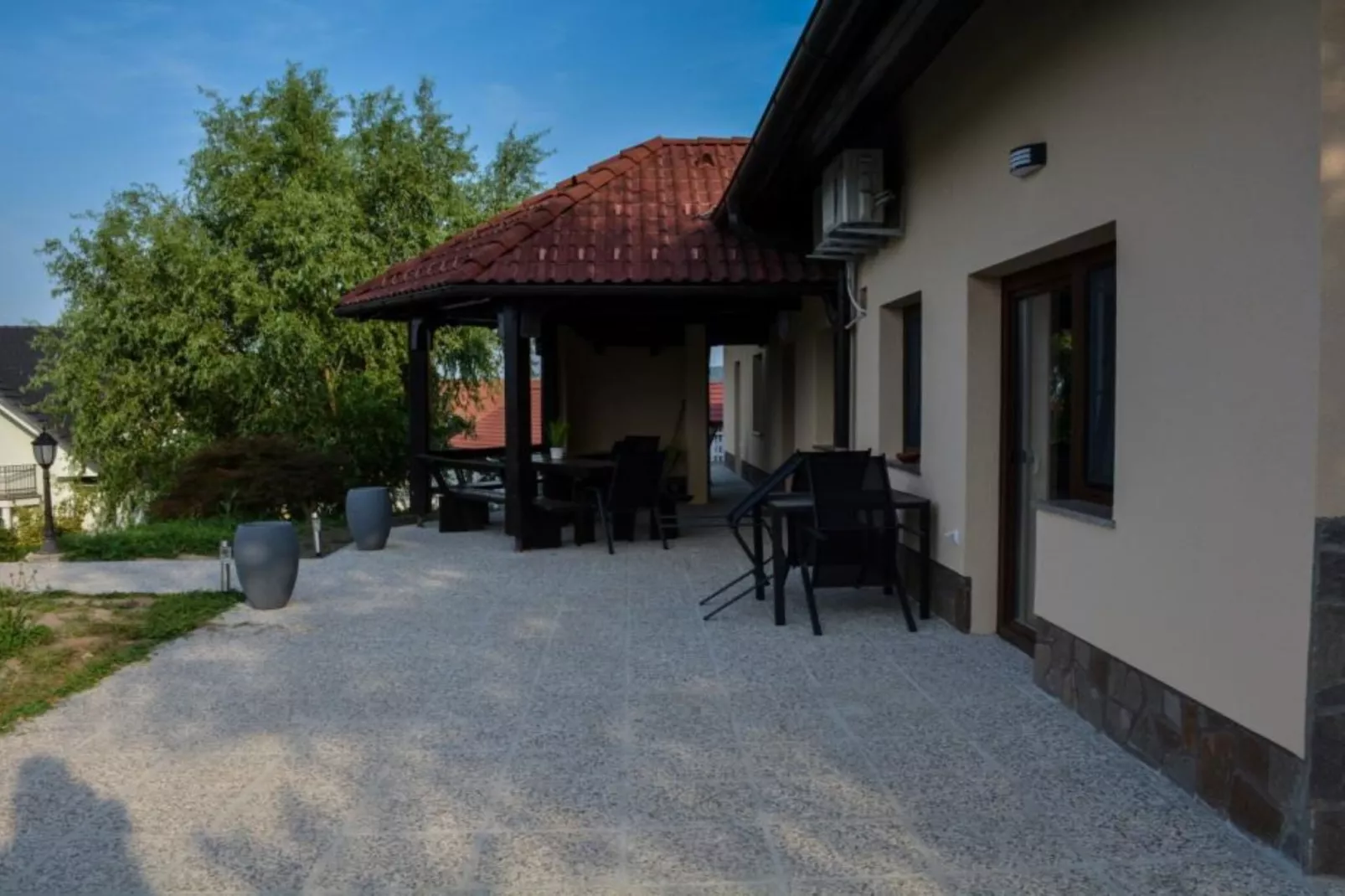 Zevnik Quiet Retreat with Stunning Views and Equestrian Activities - Standard One Bedroom Apartment-Buitenlucht