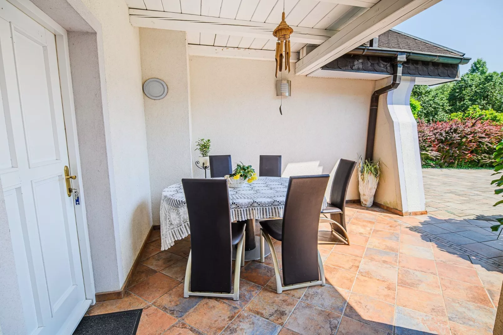 Stunning Rural Holiday Home with Garden and BBQ -  Four Bedroom Holiday Home-Buitenlucht