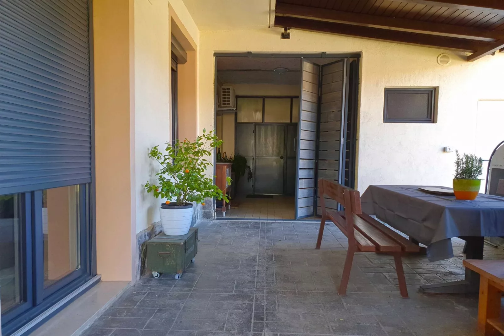 Bright and Sunny Apartment with Terrace - Two Bedroom Apartment with Terrace-Buitenlucht