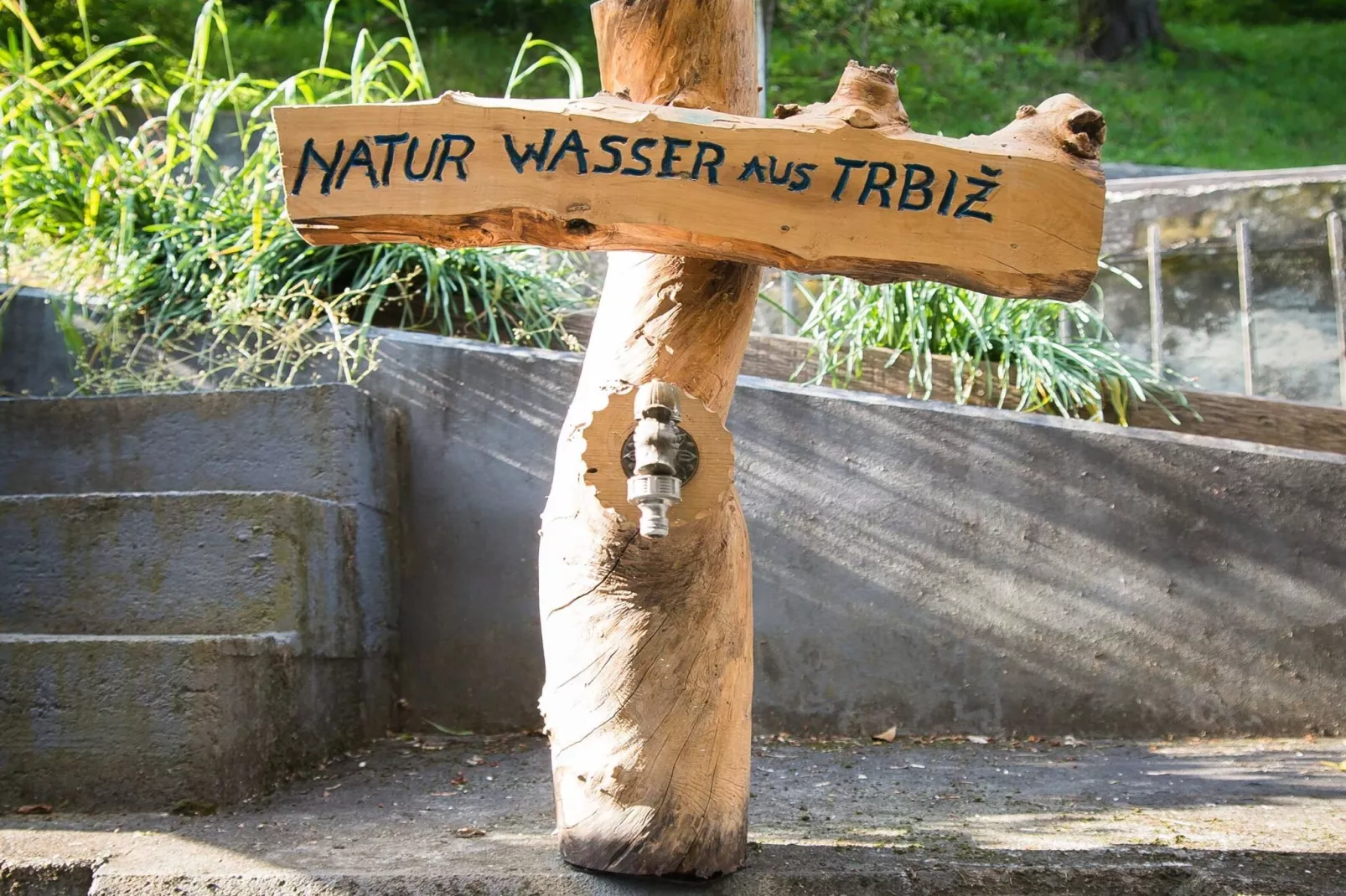 Rustic Authentic Holiday Home with Terrace and Wood Stove - Three Bedroom Holiday Home with Terrace-Buitenlucht