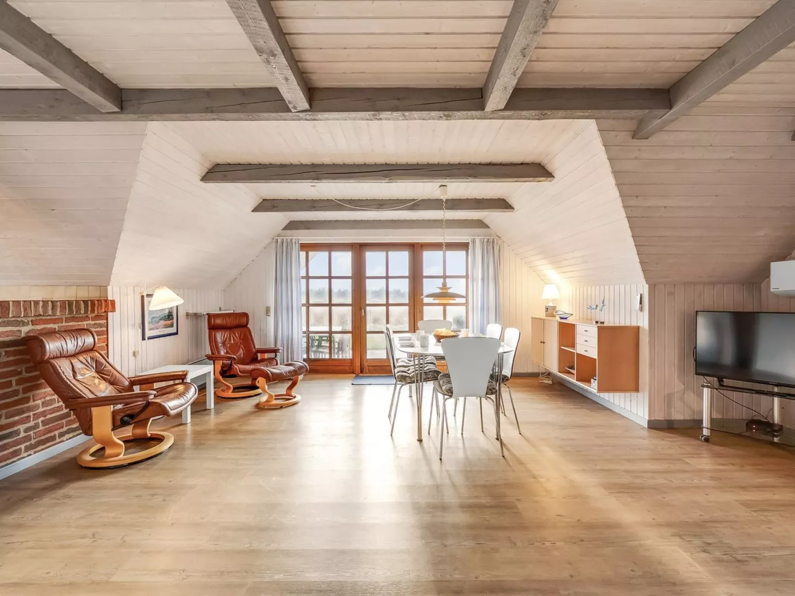 "Vangja" - 700m to the fjord-Binnen