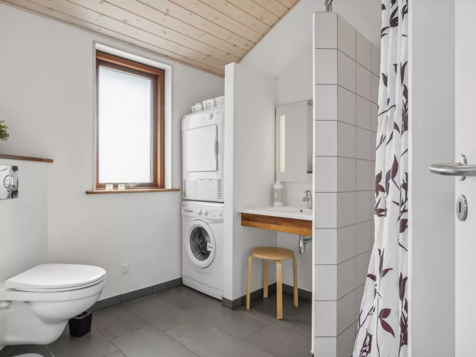 "Finna" - 1km from the sea-Binnen