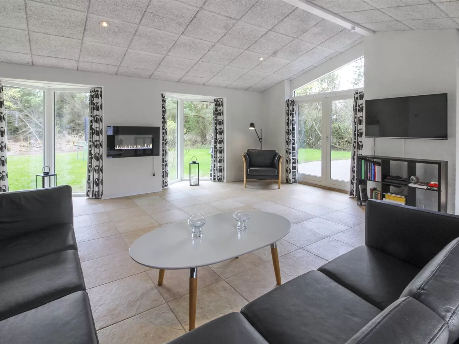 "Vieno" - 2.6km from the sea-Binnen