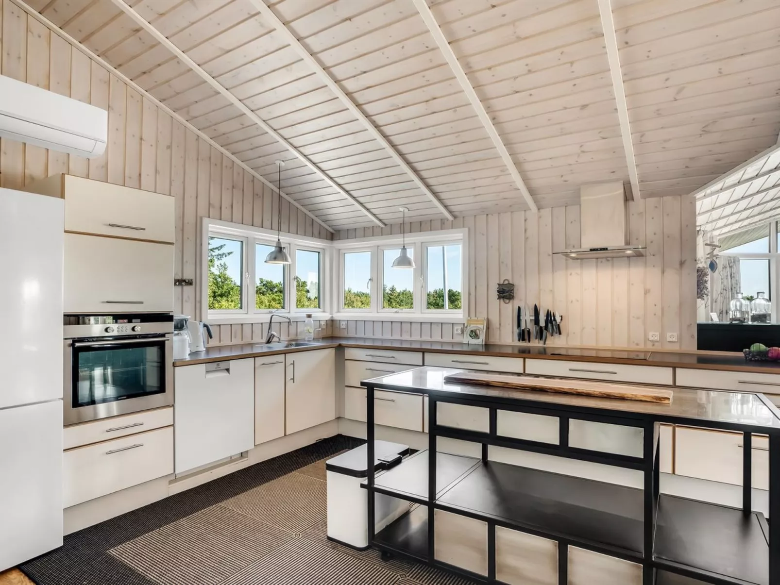 "Eljas" - 200m to the fjord-Binnen