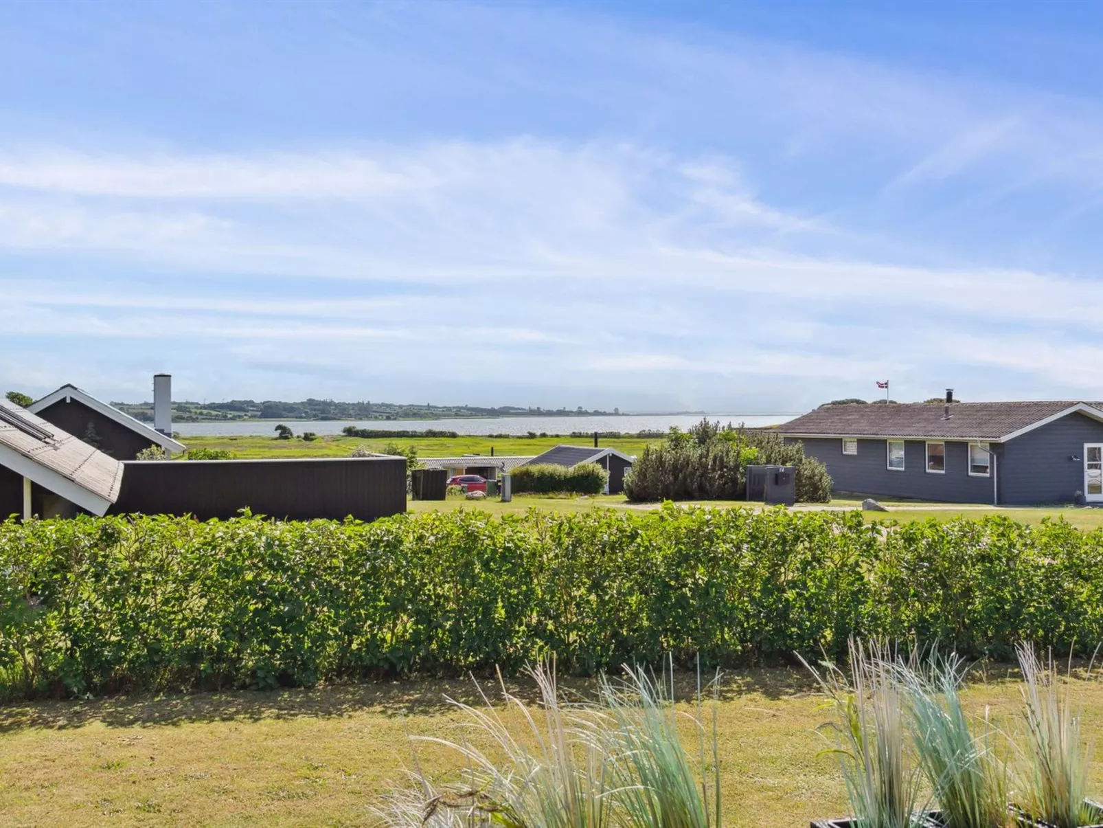 "Ginnie" - 300m from the sea-Buiten