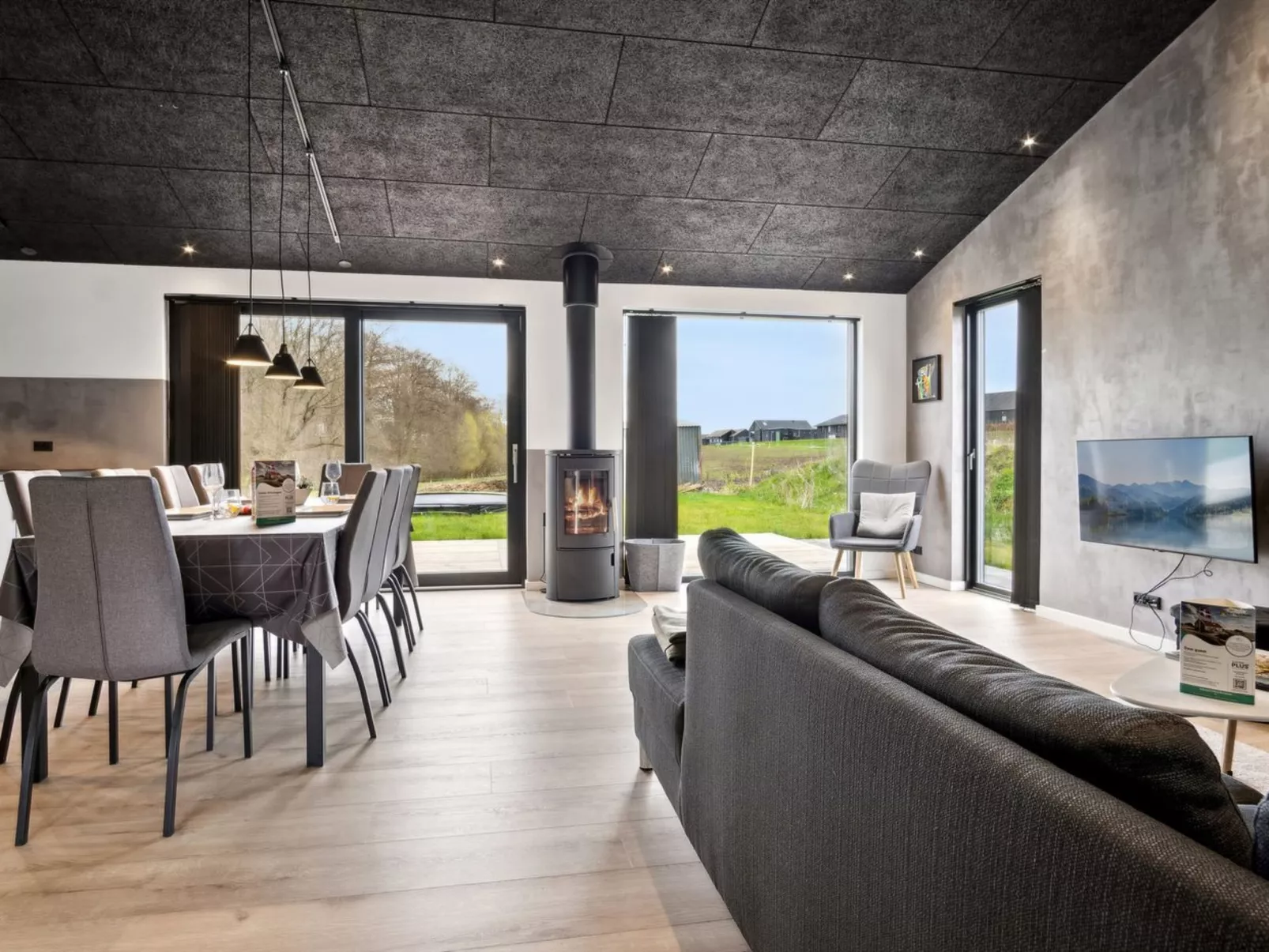 "Jul" - 300m from the sea-Binnen