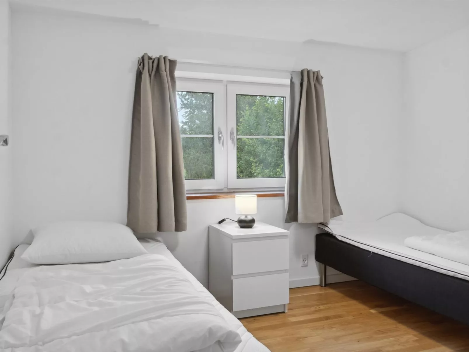 "Bjarka" - 700m from the sea-Binnen