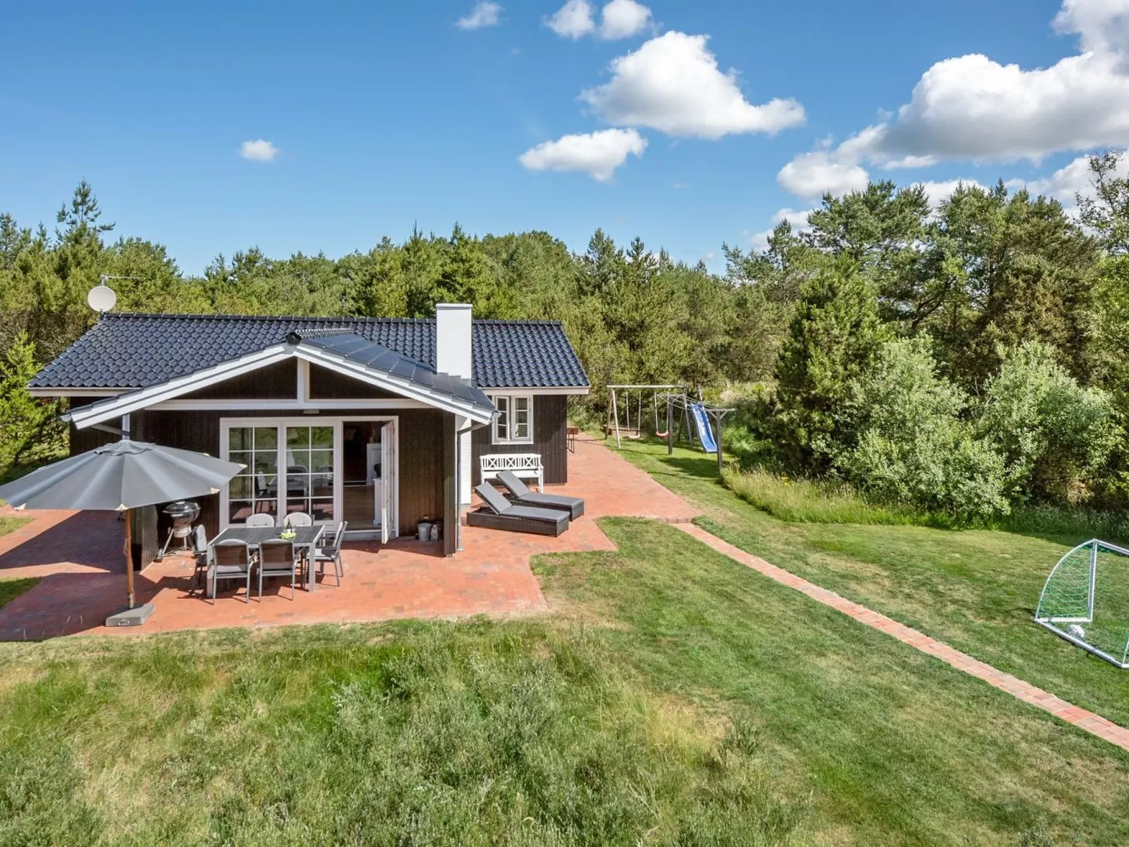 "Raili" - 1.5km from the sea-Buiten