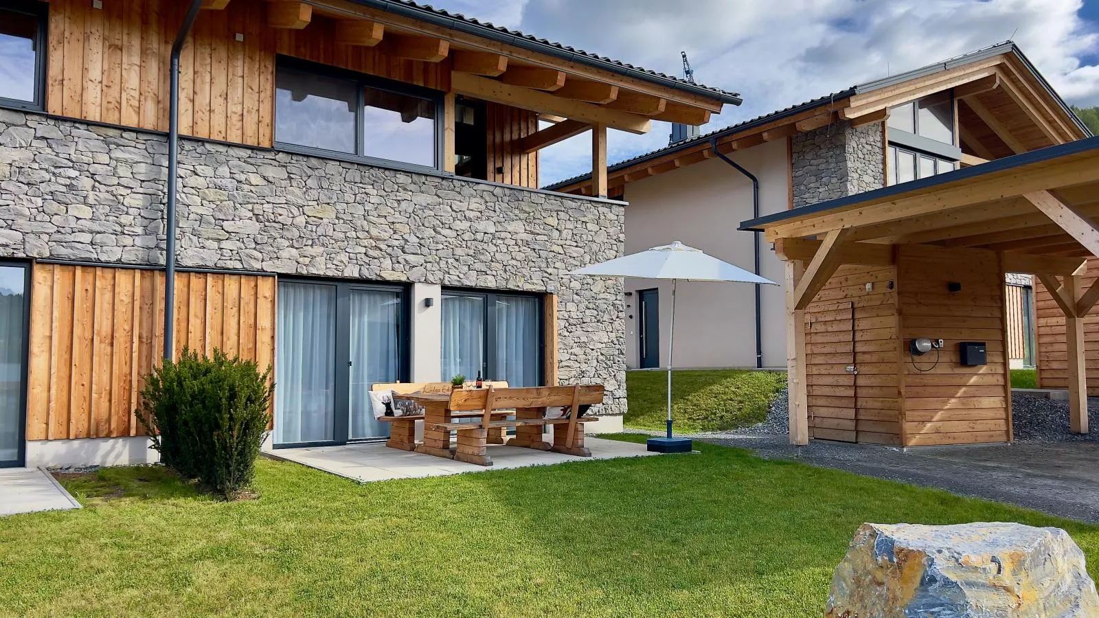 Grebenzen Lodge Edelweiss-Buitenkant zomer