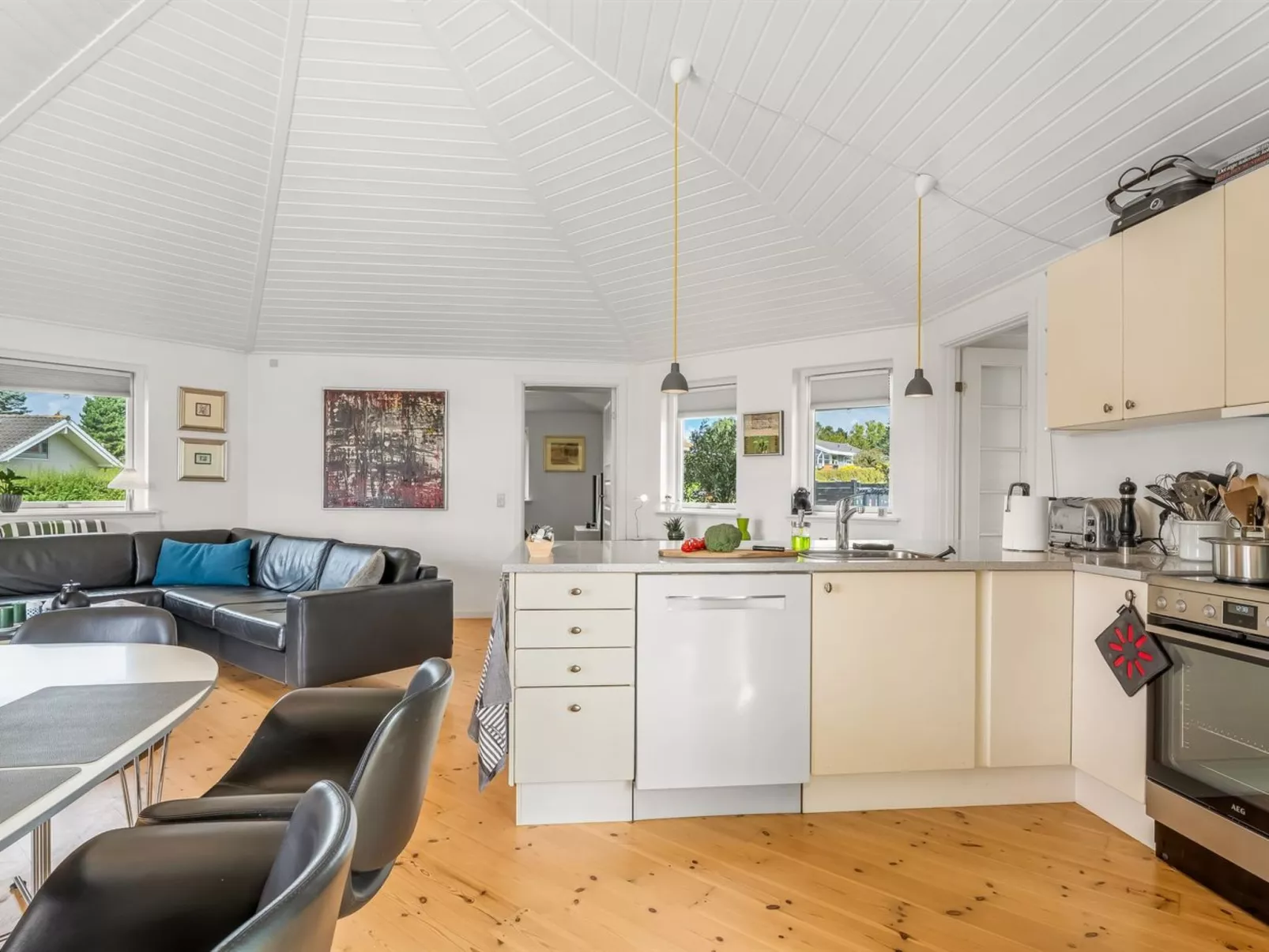 &quot;Glenda&quot; - 2.1km from the sea-Binnen