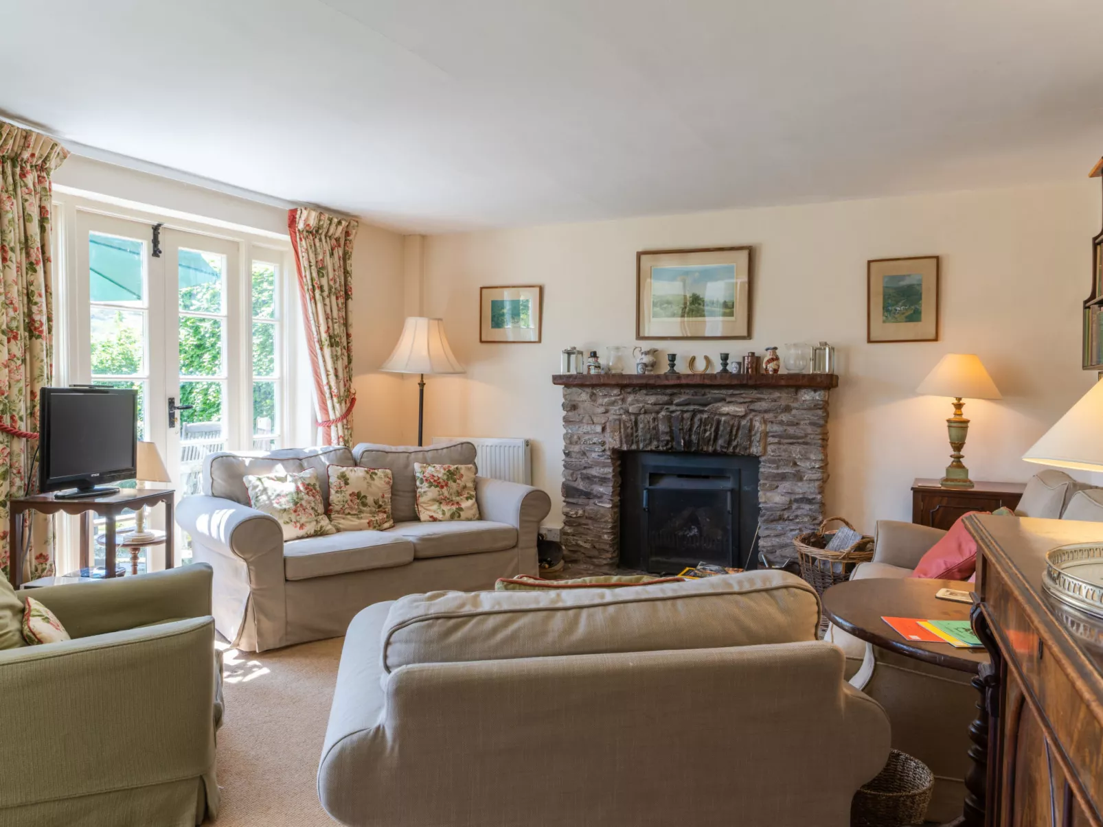 Valley Cottage-Binnen