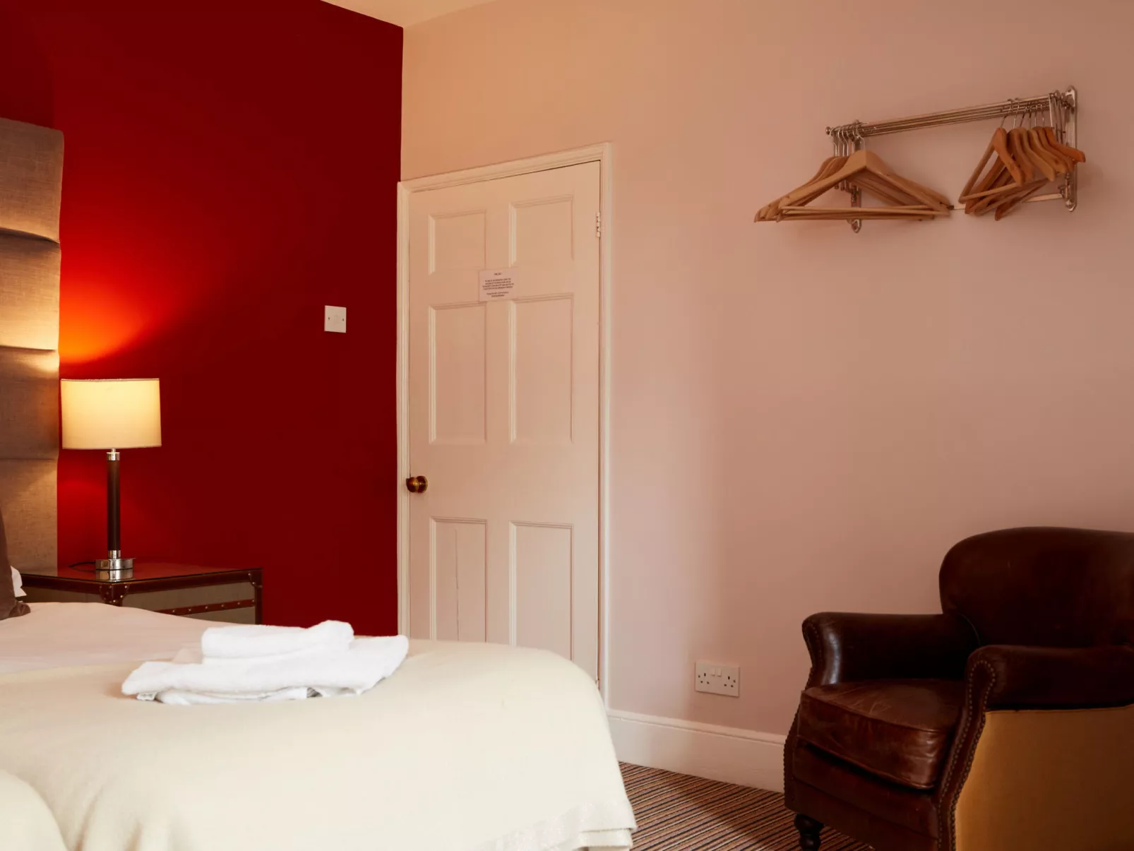 The Farmhouse-Binnen