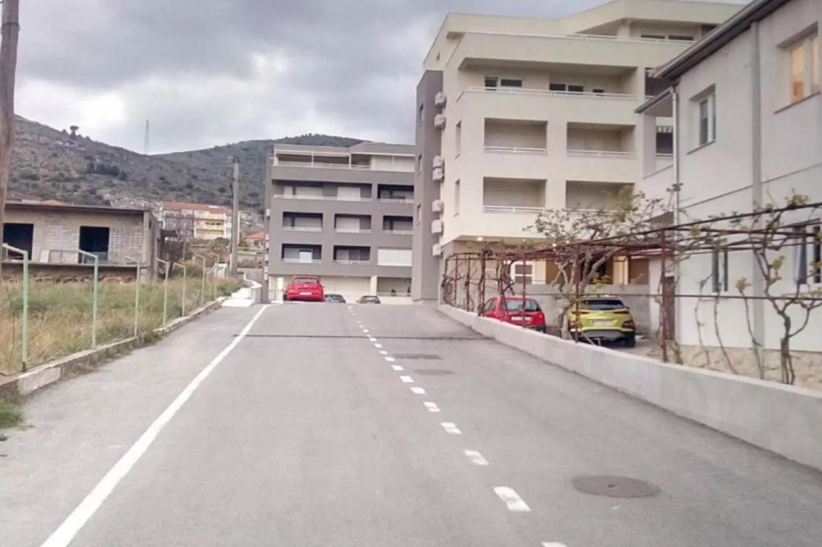 Apartment Sunshine Trogir - Three Bedroom Apartment with Balcony-Buitenlucht