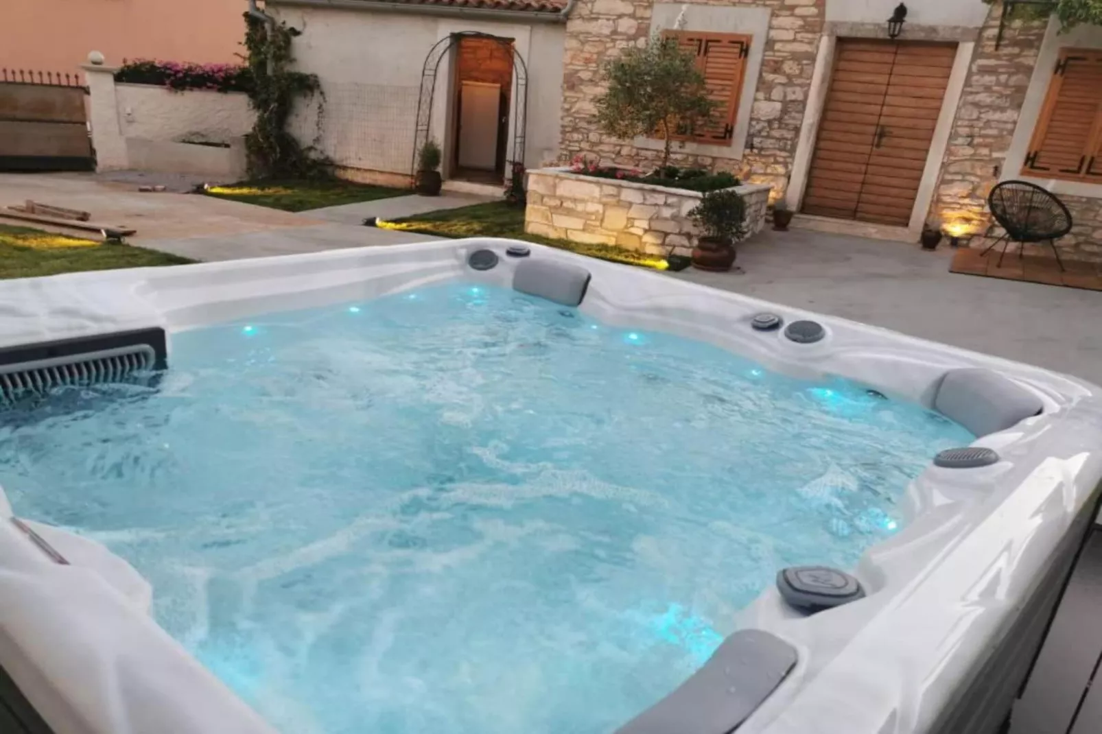 Superior one bedroom apartment ( First floor)-(A1)-Zwembad