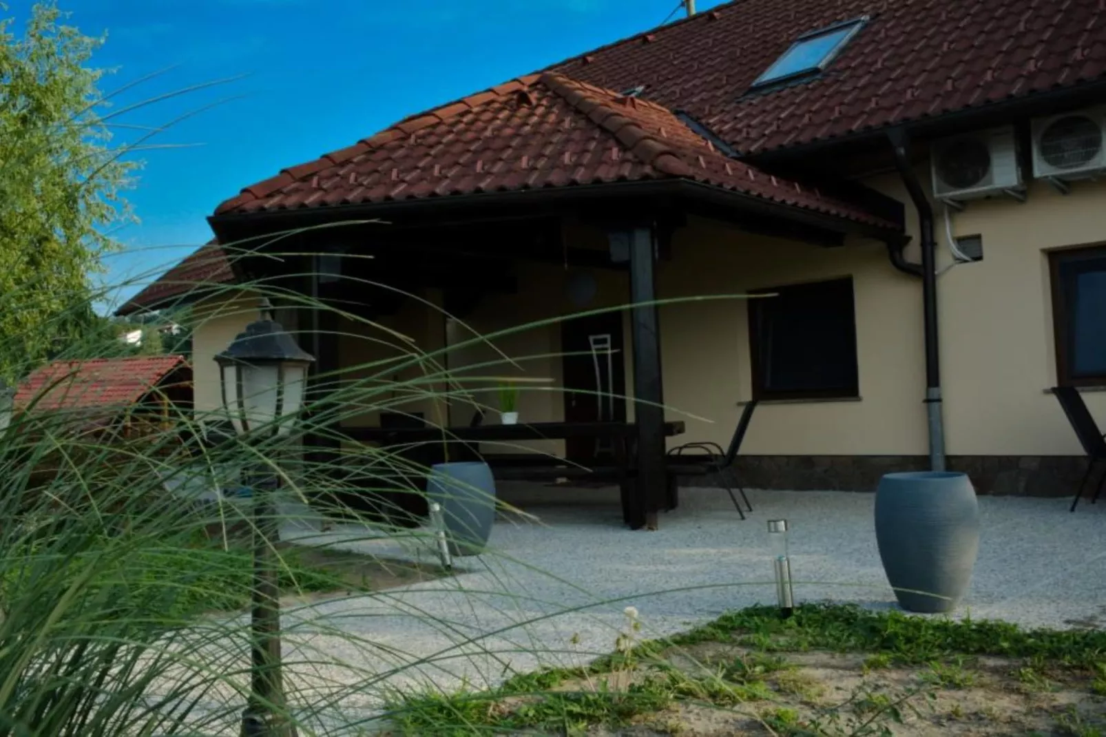 Zevnik Quiet Retreat with Stunning Views and Equestrian Activities - Standard One Bedroom Apartment-Buitenlucht