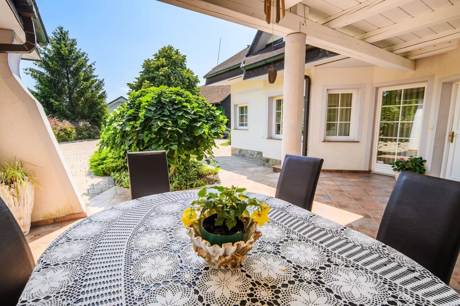 Stunning Rural Holiday Home with Garden and BBQ -  Four Bedroom Holiday Home-Buitenlucht