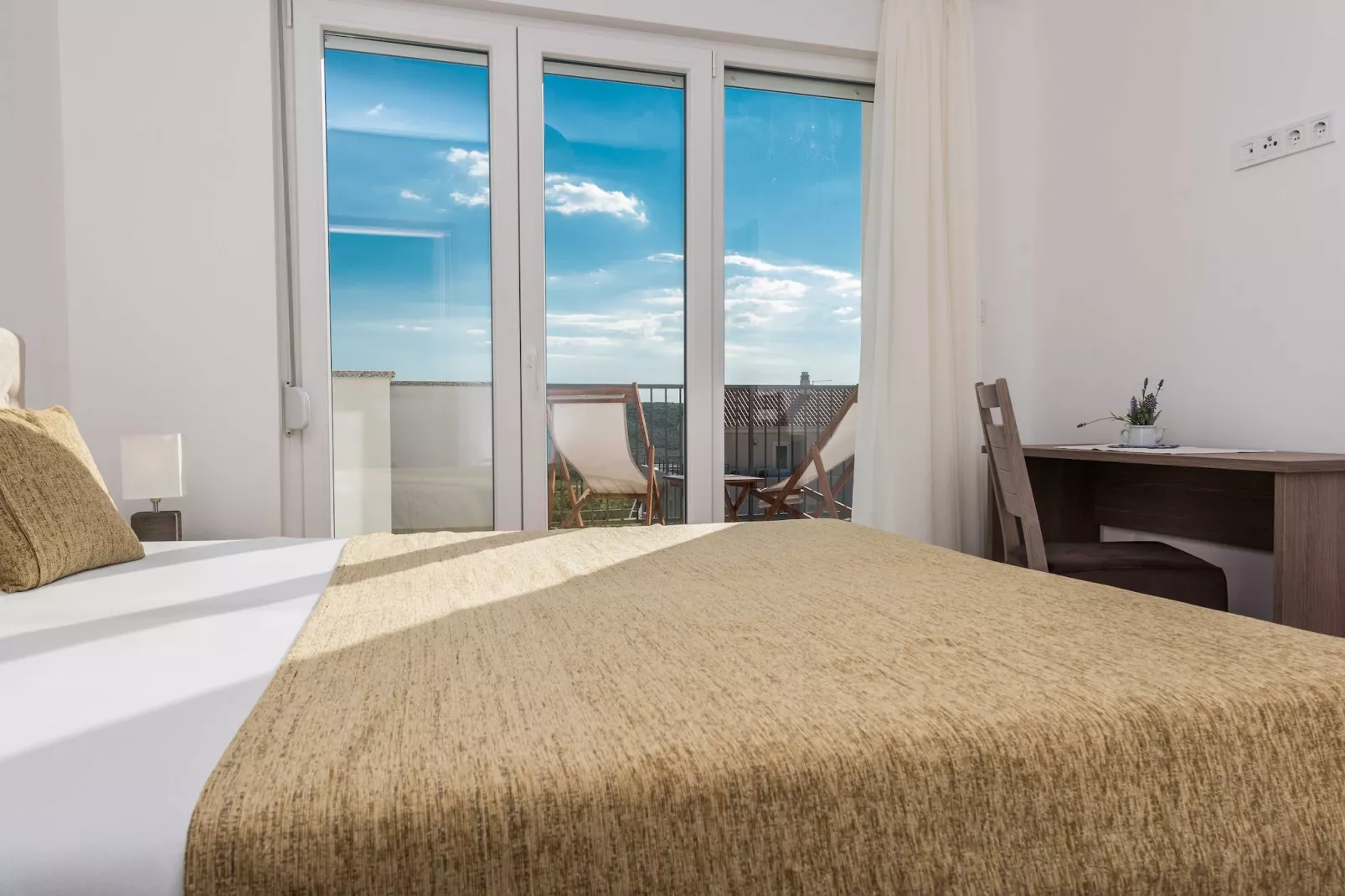 Luxury Escape with Swimming Pool & Modern Design -  Classic Four Bedroom Villa with Sea View and Private Pool ( Villa 3)-Slaapkamer