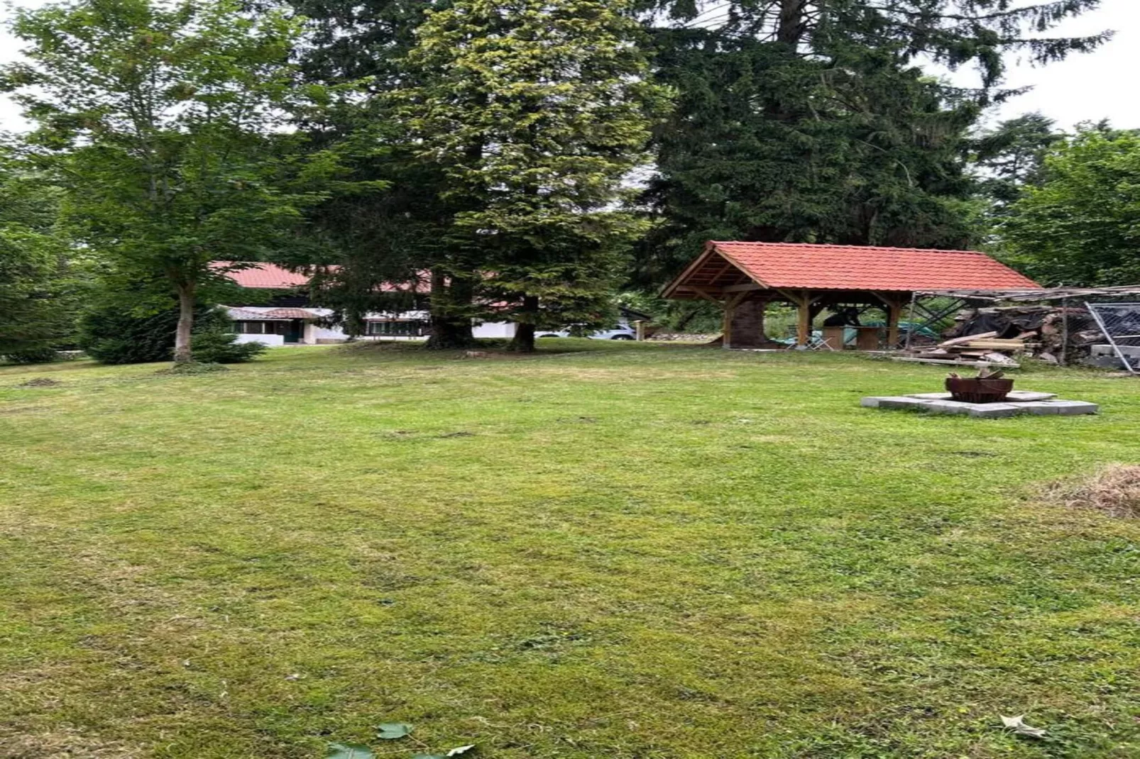 L'Ecureuil Blanc-Tuinen zomer