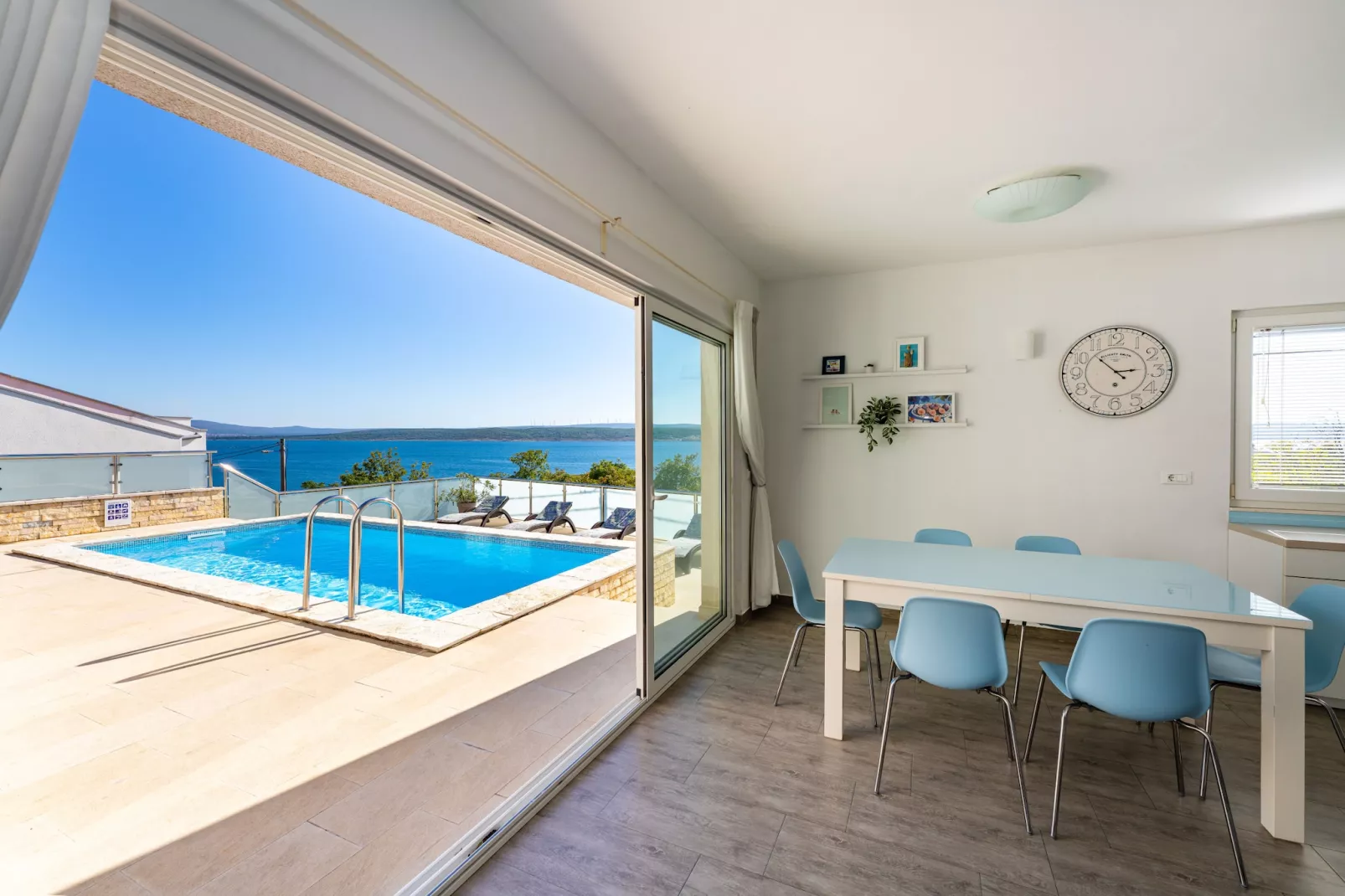 Sea view Villa Anpero-Eetkamer