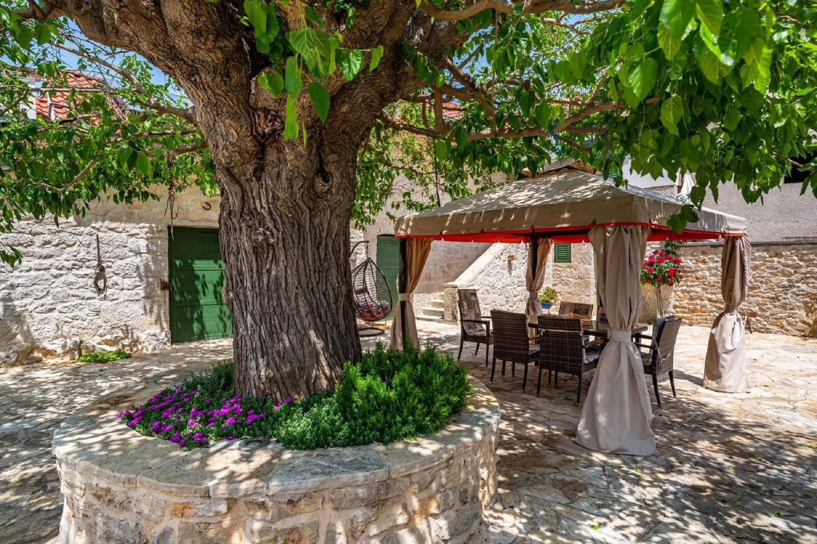 Authentic Villa Zvonko-Tuinen zomer