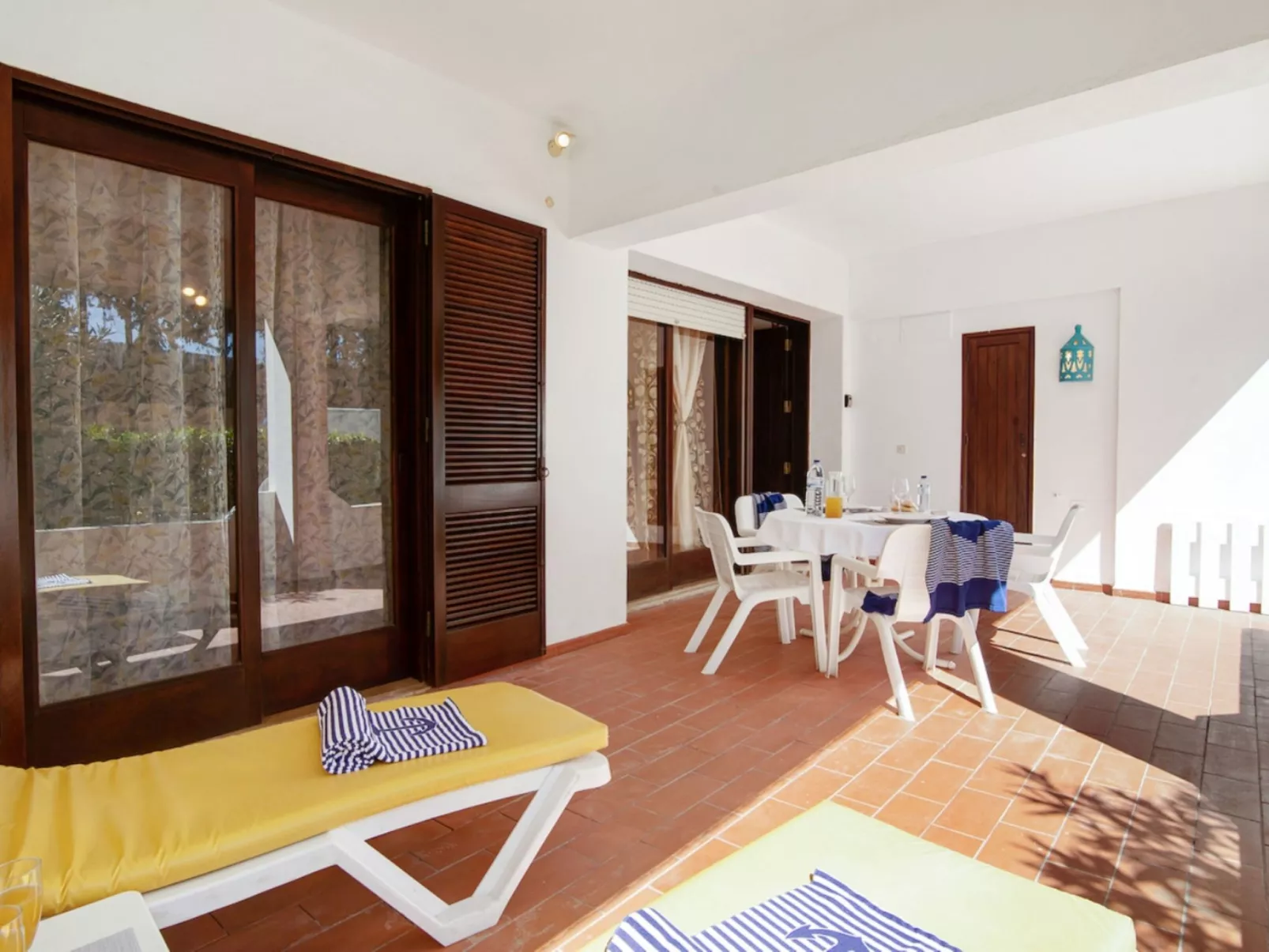 Joyce - Sunny Way-Binnen