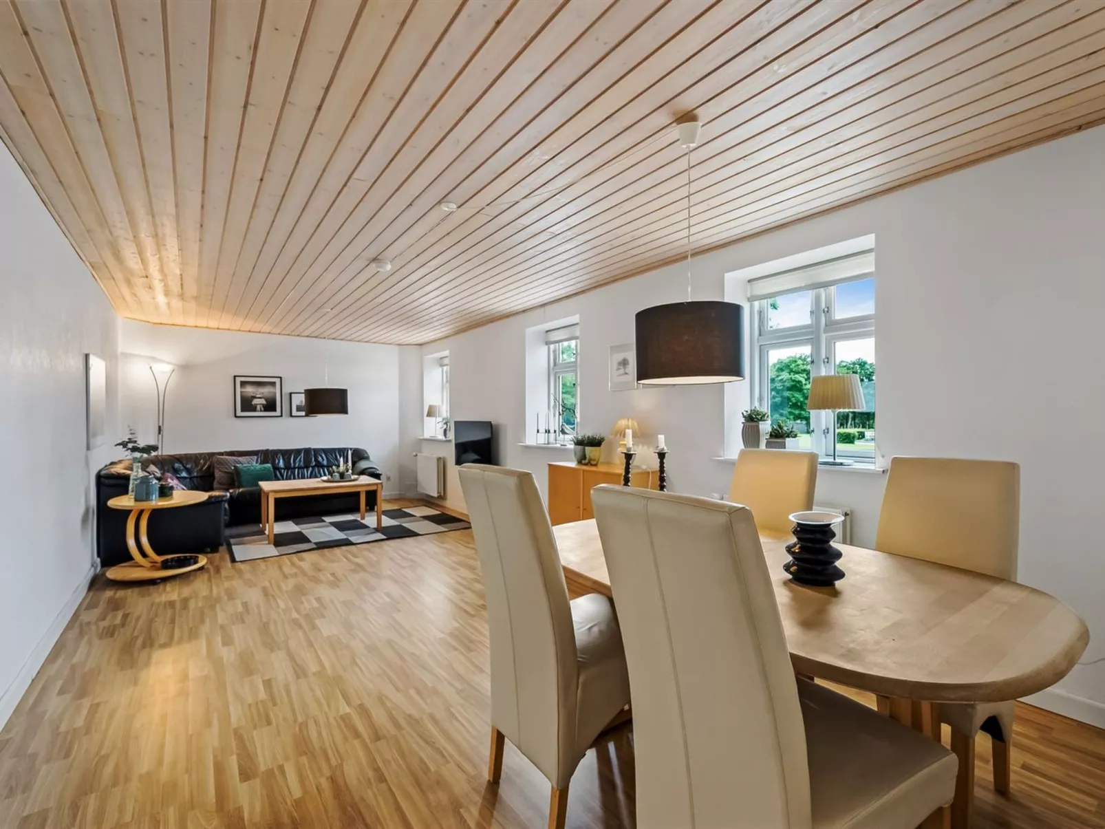 "Edine" - 4.5km from the sea-Binnen