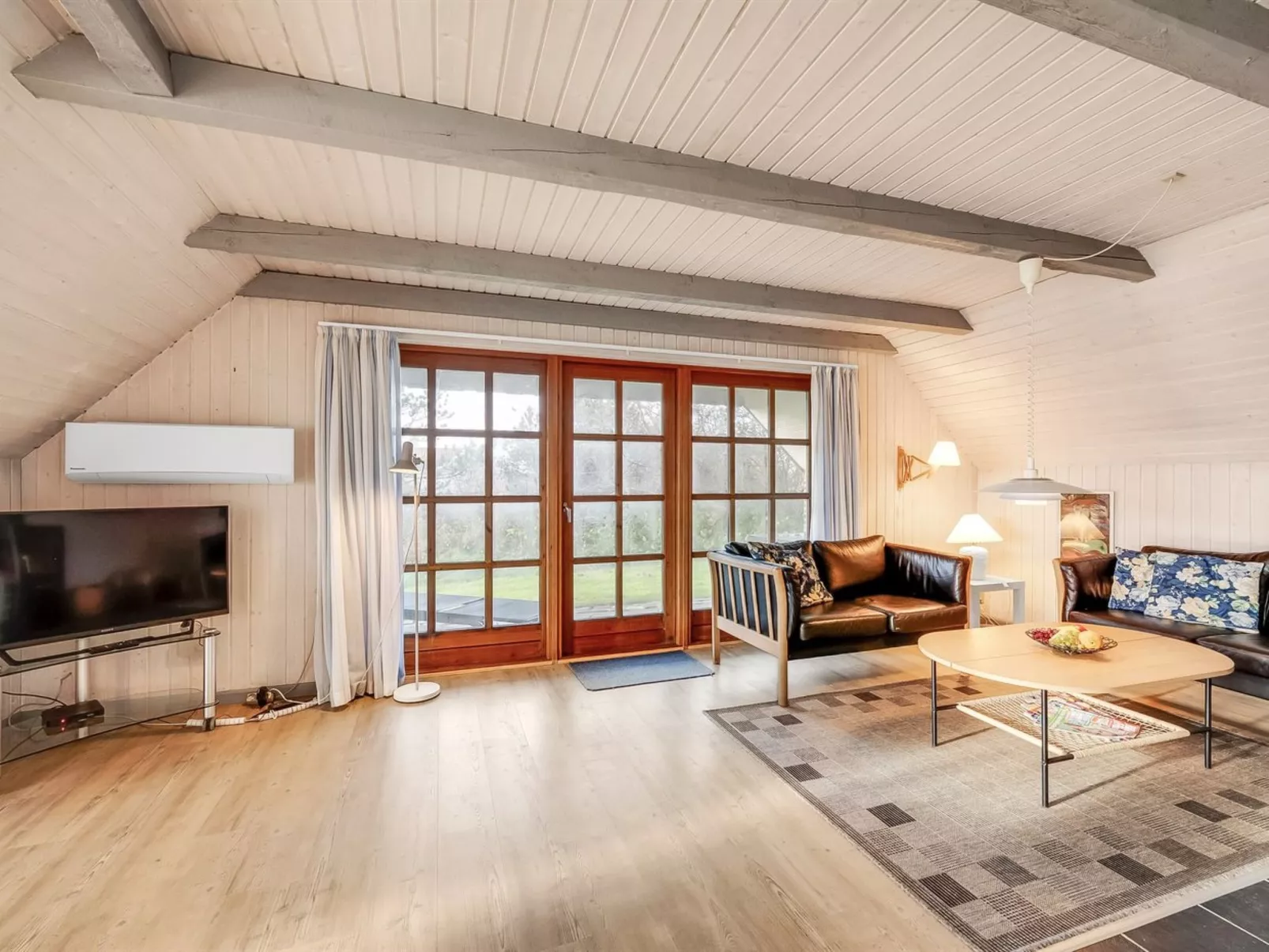 "Vangja" - 700m to the fjord-Binnen