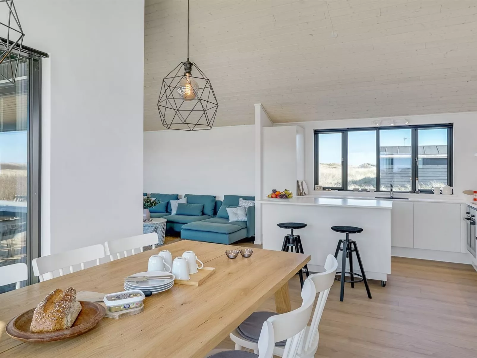 "Aiko" - 50m from the sea-Binnen