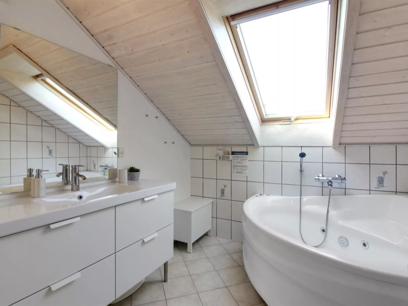 "Lothen" - 500m from the sea-Binnen