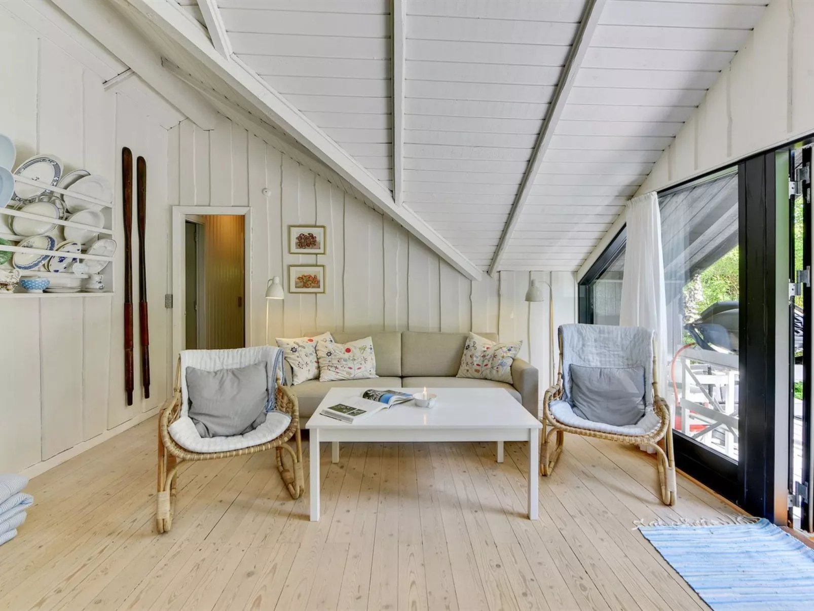 "Alika" - 200m to the fjord-Binnen